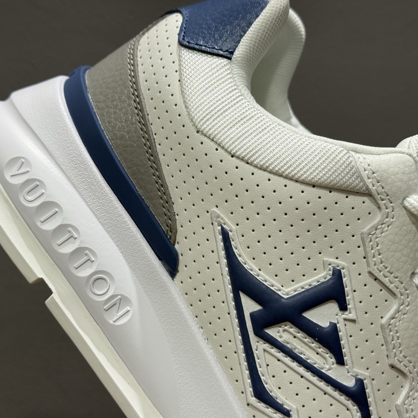 LV-路易威登-经典走秀新款 白黑 1AHSUW-High Quatity Cheap Brand wholesale wholesaler seller Clothes Bags handbags Sneakers Top Fashion Clothing Shoes from China Factory Chinese suppliers best Quality Beautiful Price LV-路易威登-经典走秀新款 白黑 1AHSUW