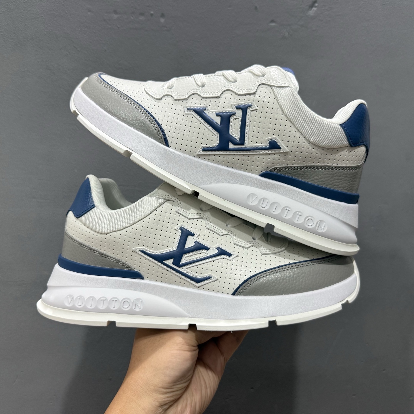 LV-路易威登-经典走秀新款 白黑 1AHSUW-High Quatity Cheap Brand wholesale wholesaler seller Clothes Bags handbags Sneakers Top Fashion Clothing Shoes from China Factory Chinese suppliers best Quality Beautiful Price LV-路易威登-经典走秀新款 白黑 1AHSUW