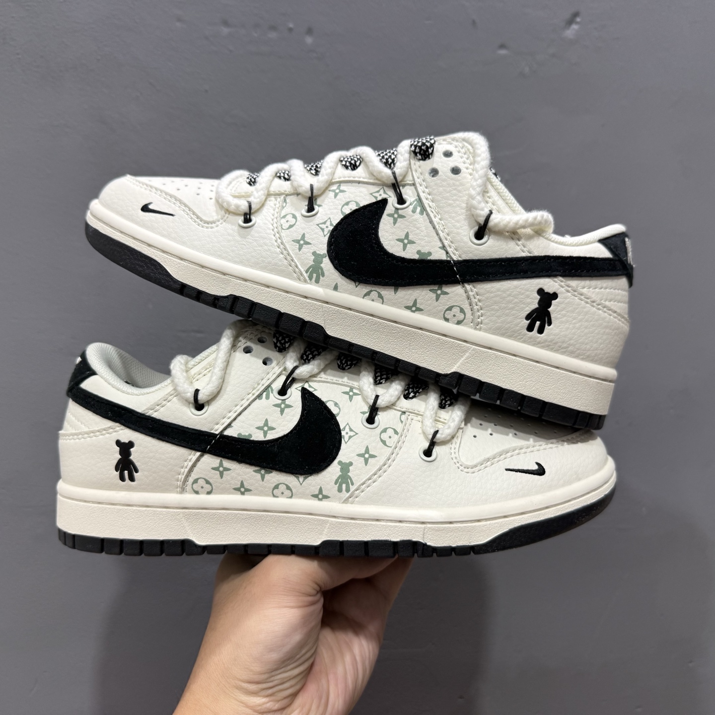 XC版Nike SB Dunk Low x Louis Vuitton x Bearbrick 三方联名 米黑小钩绑带 SJ2068-291