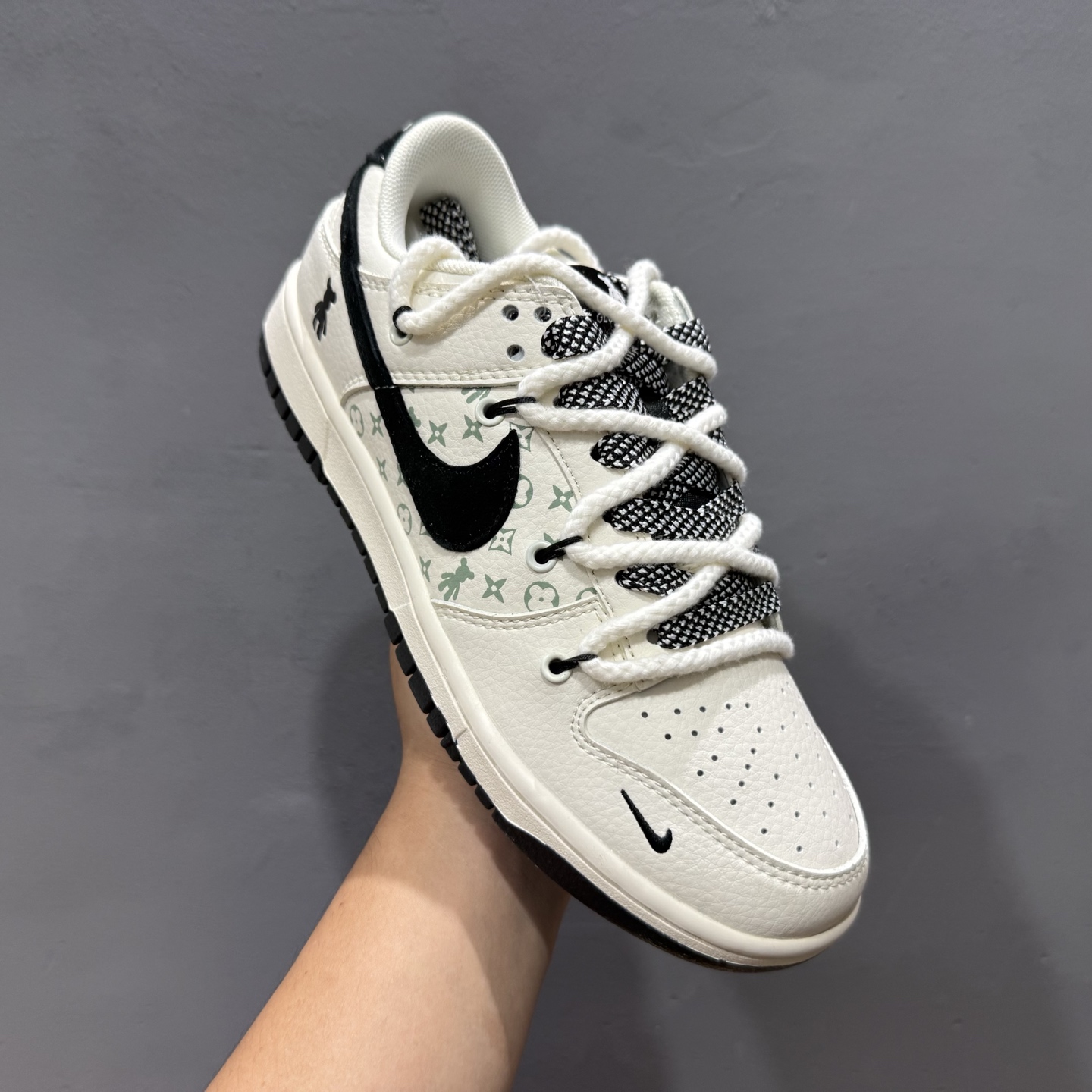 XC版Nike SB Dunk Low x Louis Vuitton x Bearbrick 三方联名 米黑小钩绑带 SJ2068-291