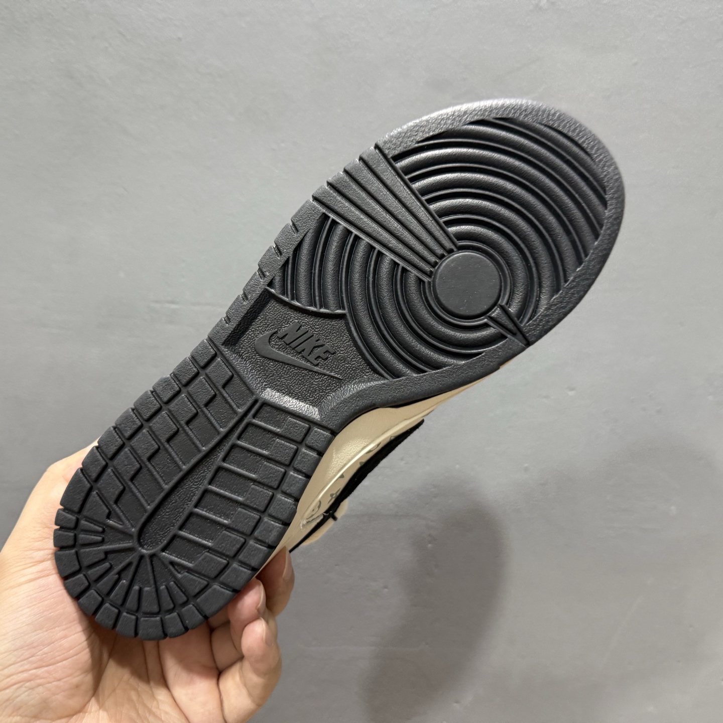 XC版Nike SB Dunk Low x Louis Vuitton x Bearbrick 三方联名 米黑小钩绑带 SJ2068-291