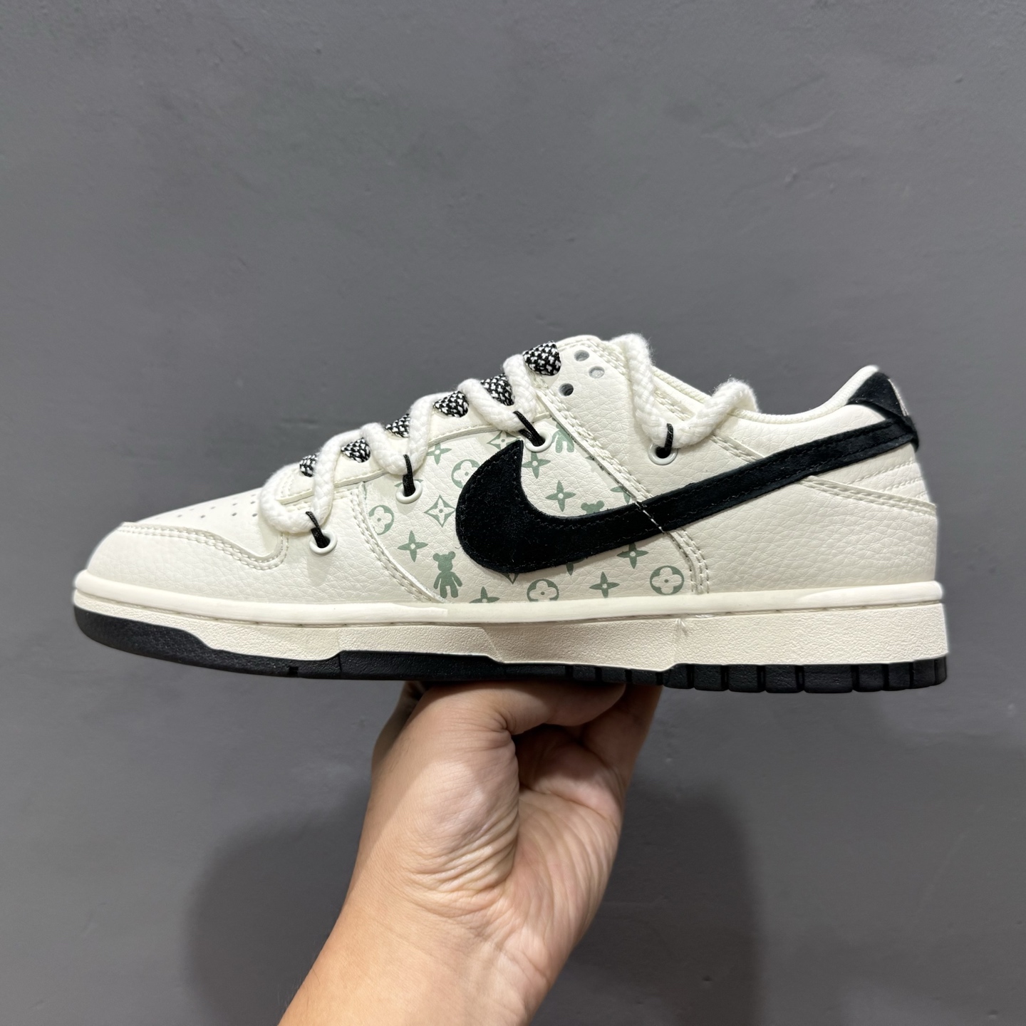 XC版Nike SB Dunk Low x Louis Vuitton x Bearbrick 三方联名 米黑小钩绑带 SJ2068-291