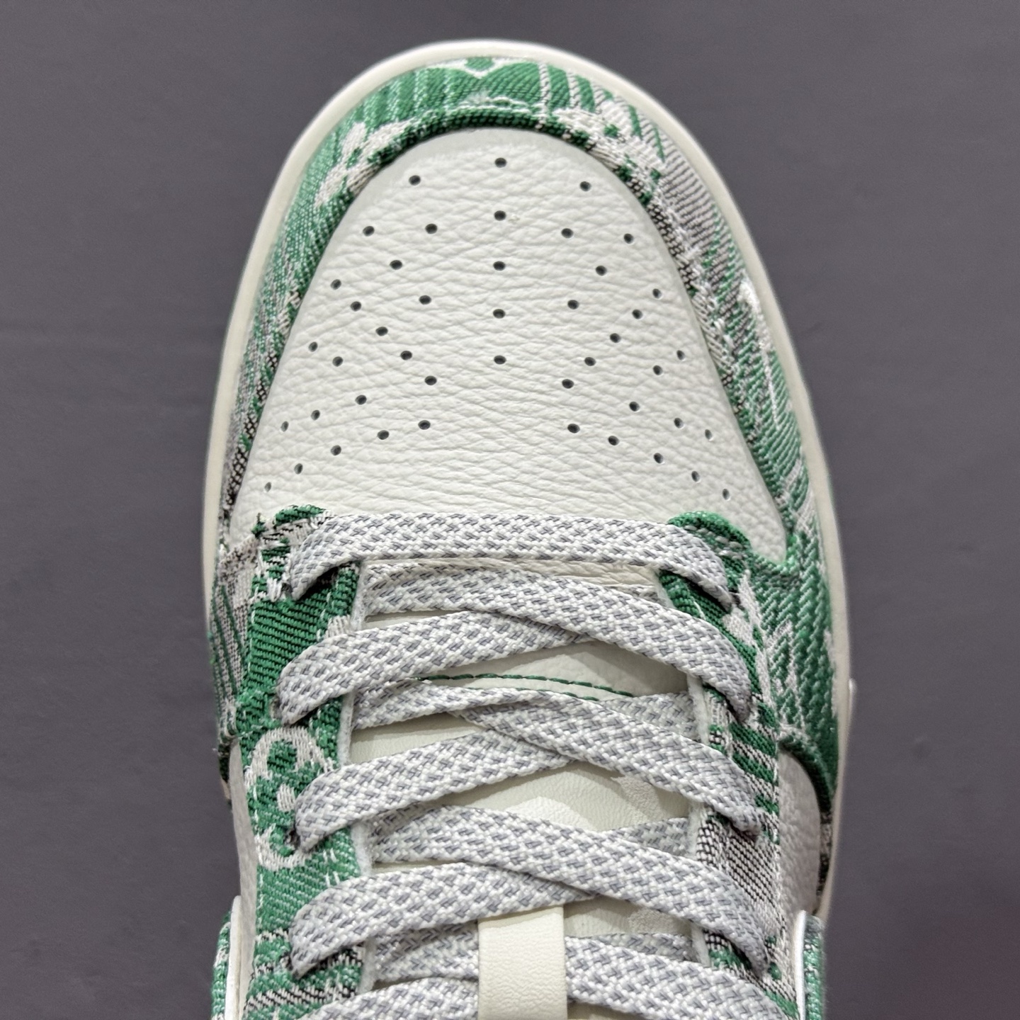 SC版Nike SB Dunk Low LV联名 灰绿牛仔 周年高端定制 低帮休闲板鞋 SC9772-811-High Quatity Cheap Brand wholesale wholesaler seller Clothes Bags handbags Sneakers Top Fashion Clothing Shoes from China Factory Chinese suppliers best Quality Beautiful Price SC版Nike SB Dunk Low LV联名 灰绿牛仔 周年高端定制 低帮休闲板鞋 SC9772-811