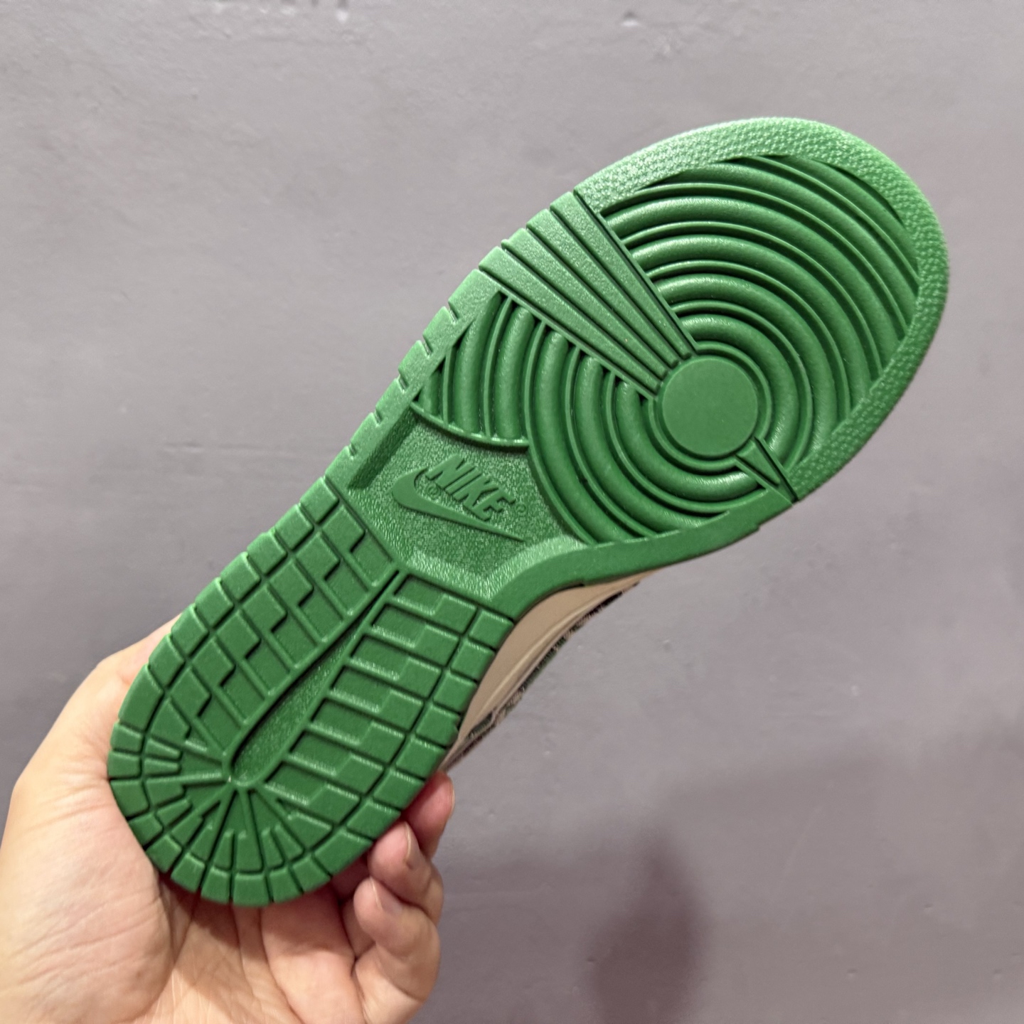 SC版Nike SB Dunk Low LV联名 灰绿牛仔 周年高端定制 低帮休闲板鞋 SC9772-811-High Quatity Cheap Brand wholesale wholesaler seller Clothes Bags handbags Sneakers Top Fashion Clothing Shoes from China Factory Chinese suppliers best Quality Beautiful Price SC版Nike SB Dunk Low LV联名 灰绿牛仔 周年高端定制 低帮休闲板鞋 SC9772-811