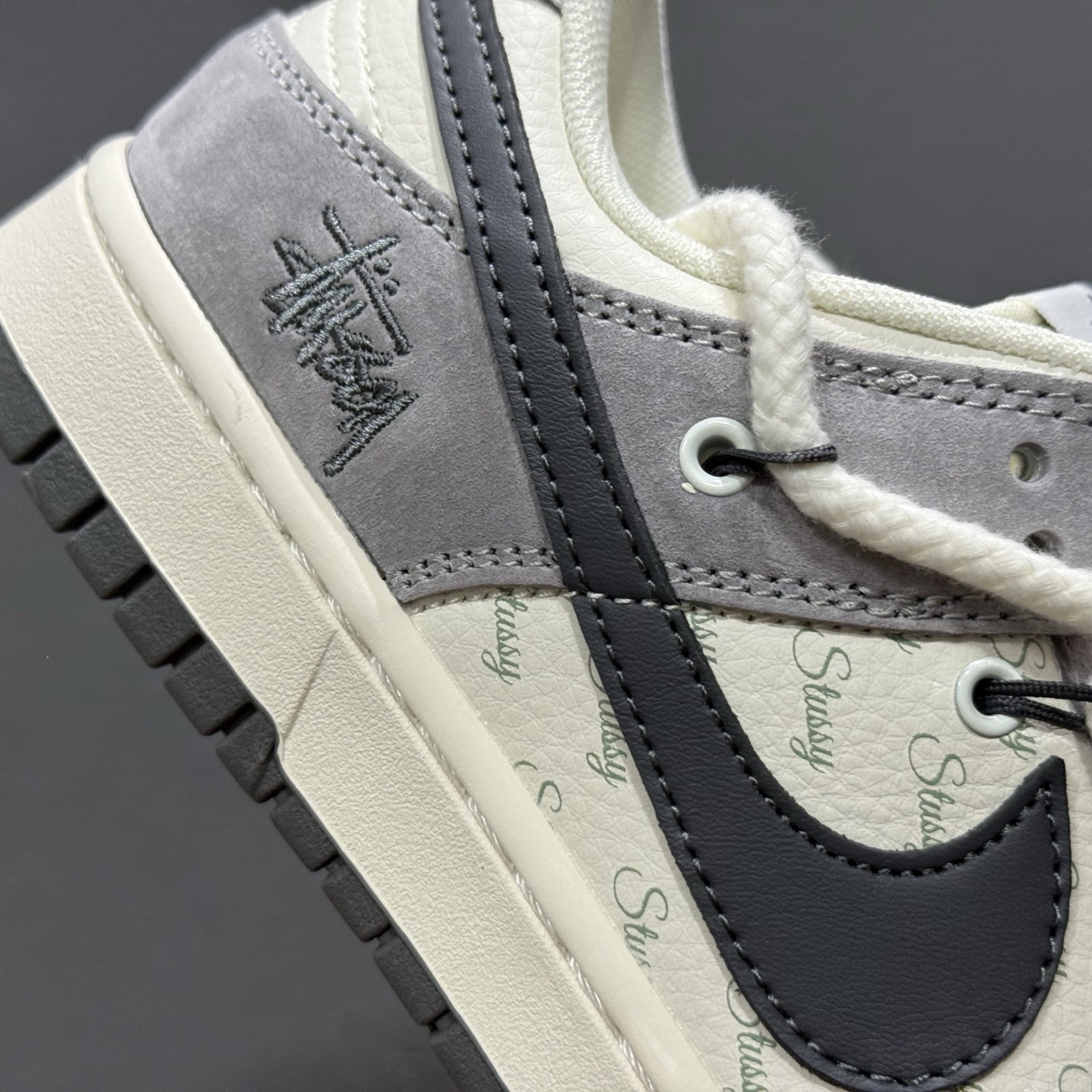 XC版Nike SB Dunk Low x Louis Vuitton x Bearbrick 三方联名 米黑小钩绑带 SJ2068-295