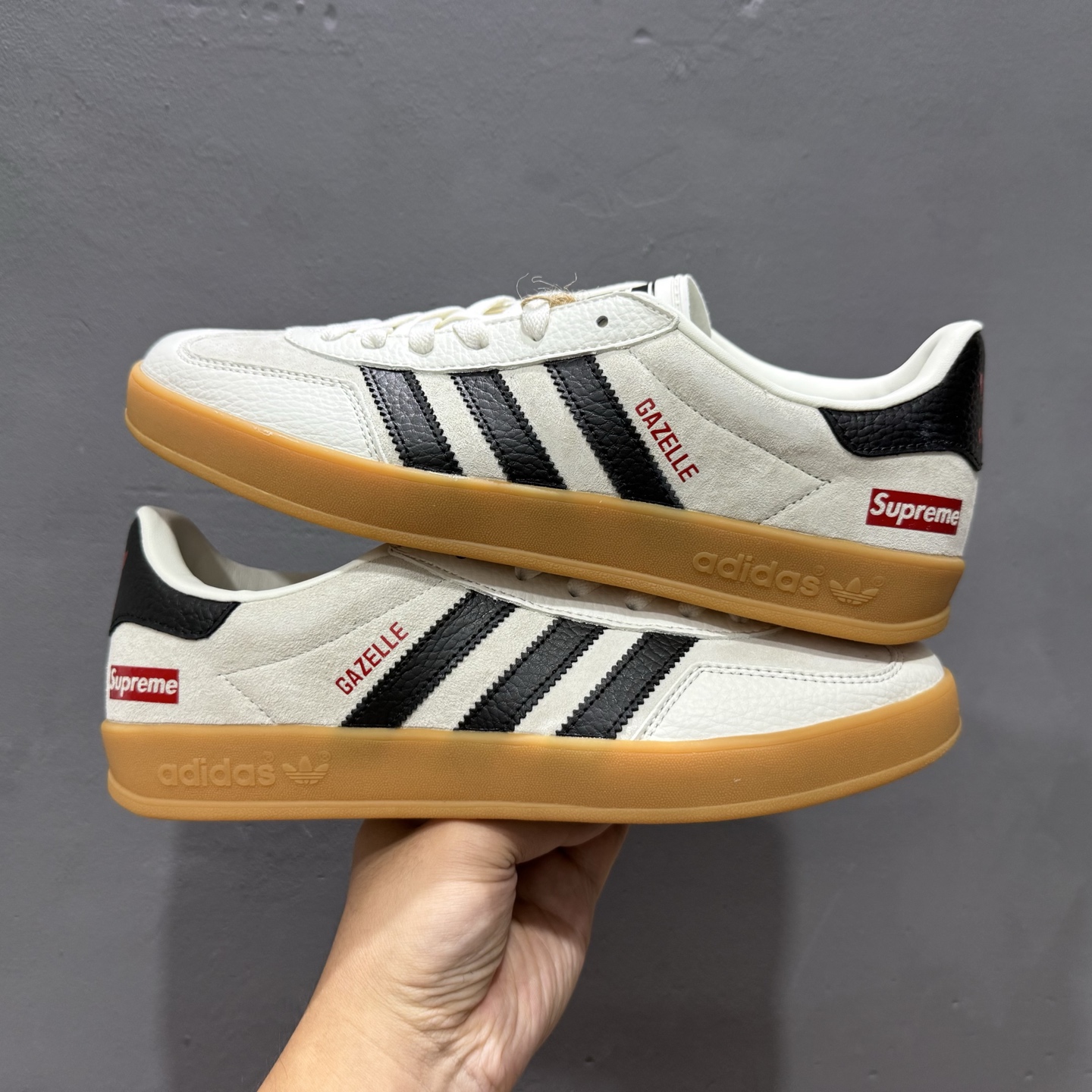 Adidas Samba DIY联名 复古桑巴板鞋 SC9207-726-莆田鞋,莆田鞋货源,高仿鞋,高仿鞋货源,安福档口,莆田高仿鞋,莆田鞋批发,高仿鞋批发,莆田高仿运动鞋,高仿运动鞋,莆田运动鞋 Adidas Samba DIY联名 复古桑巴板鞋 SC9207-726