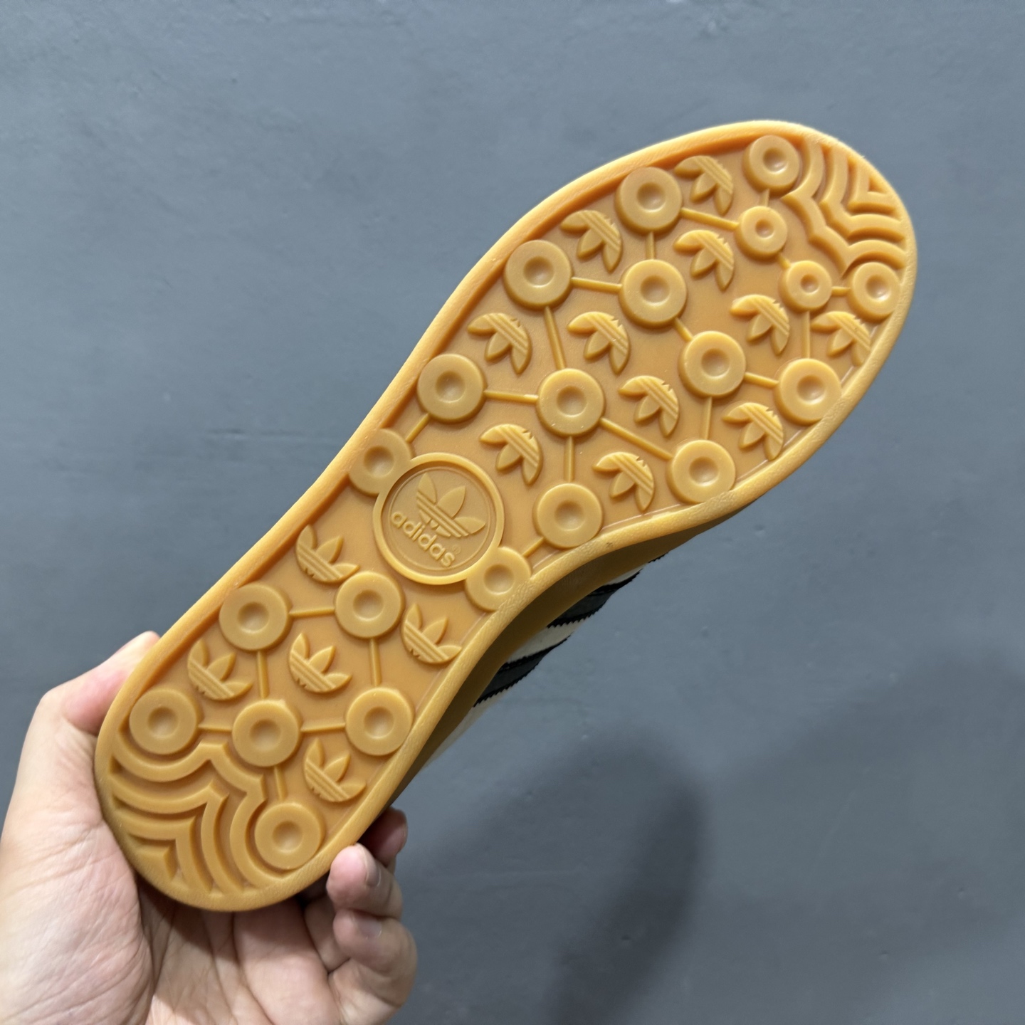 Adidas Samba DIY联名 复古桑巴板鞋 SC9207-726-莆田鞋,莆田鞋货源,高仿鞋,高仿鞋货源,安福档口,莆田高仿鞋,莆田鞋批发,高仿鞋批发,莆田高仿运动鞋,高仿运动鞋,莆田运动鞋 Adidas Samba DIY联名 复古桑巴板鞋 SC9207-726