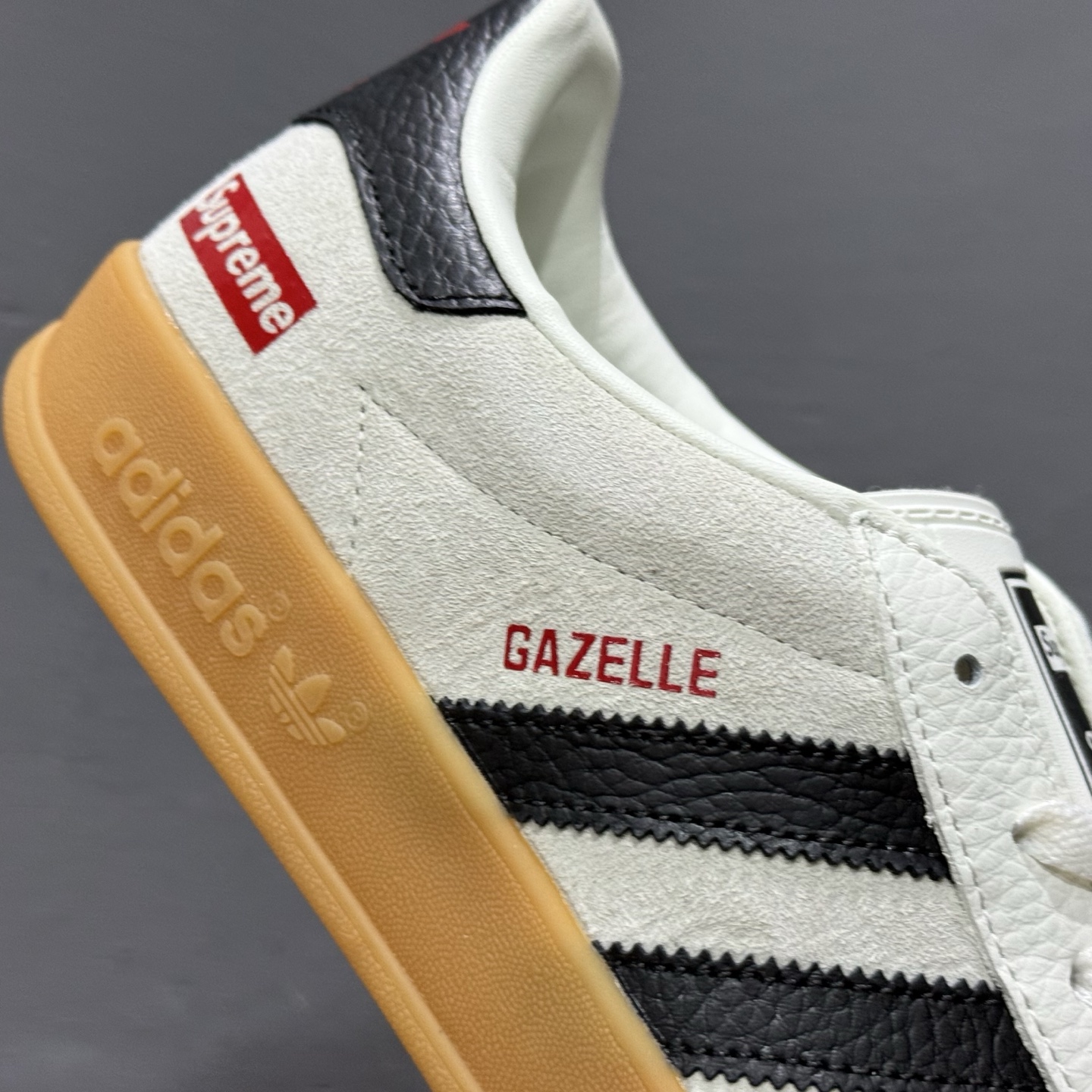 Adidas Samba DIY联名 复古桑巴板鞋 SC9207-726-莆田鞋,莆田鞋货源,高仿鞋,高仿鞋货源,安福档口,莆田高仿鞋,莆田鞋批发,高仿鞋批发,莆田高仿运动鞋,高仿运动鞋,莆田运动鞋 Adidas Samba DIY联名 复古桑巴板鞋 SC9207-726