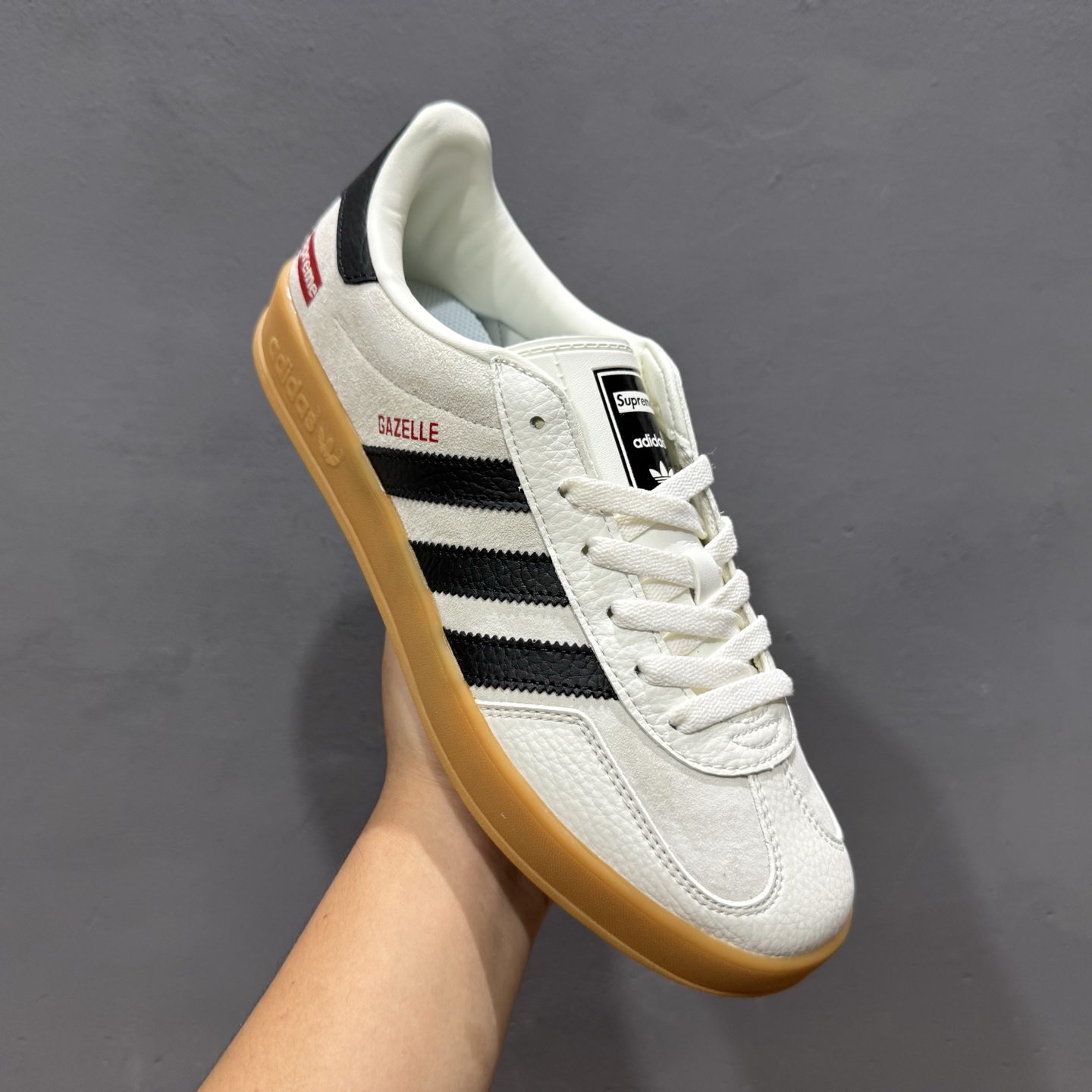 Adidas Samba DIY联名 复古桑巴板鞋 SC9207-726-莆田鞋,莆田鞋货源,高仿鞋,高仿鞋货源,安福档口,莆田高仿鞋,莆田鞋批发,高仿鞋批发,莆田高仿运动鞋,高仿运动鞋,莆田运动鞋 Adidas Samba DIY联名 复古桑巴板鞋 SC9207-726