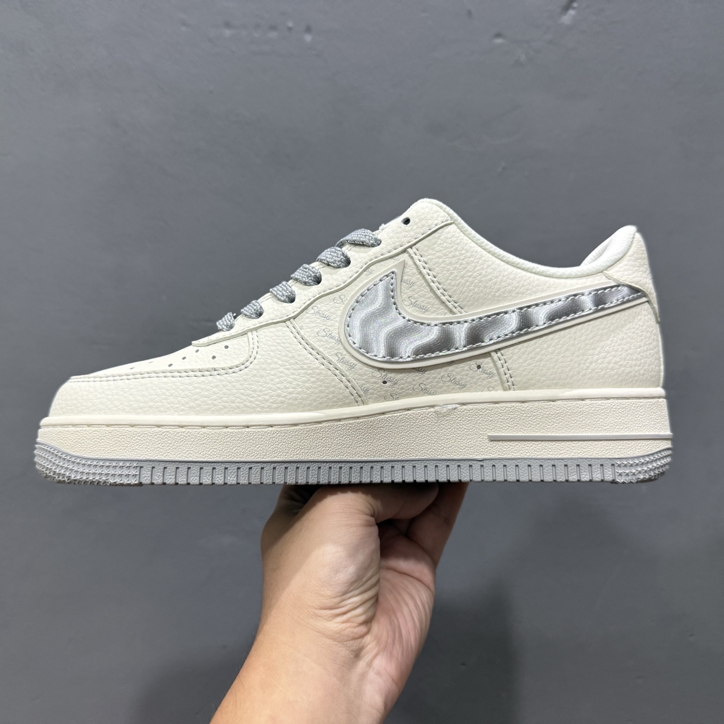 Nike Air Force 1'07 Low 斯图西联名 灰银勾 空军一号低帮休闲运动板鞋 XX3168-209