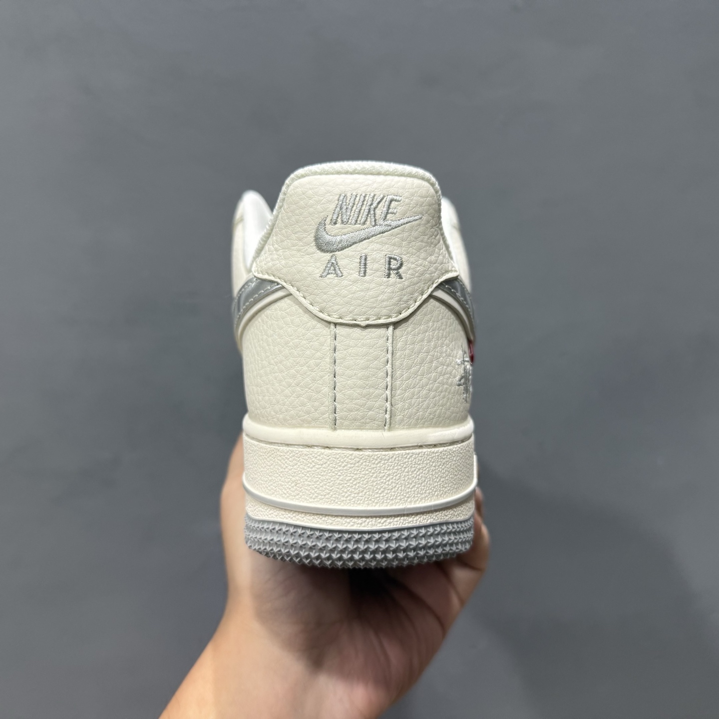 Nike Air Force 1'07 Low 斯图西联名 灰银勾 空军一号低帮休闲运动板鞋 XX3168-209