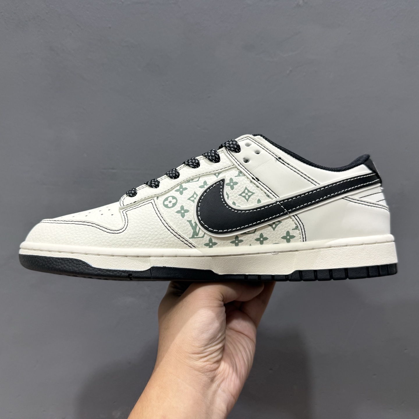 Louis Vuitton x Sup x Nike Dunk Low 黑勾 YX5066-359