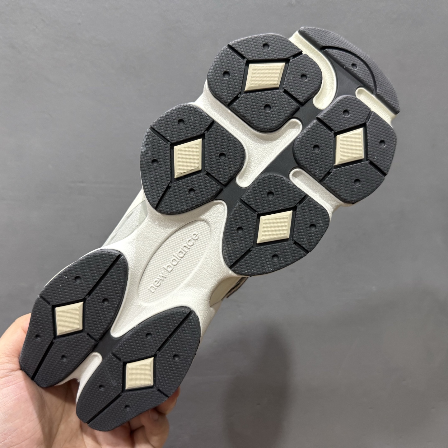 ¥240 纯原 New Balance NB9060 联名款 复古休闲运动慢跑鞋 U9060NTA-Chinese UA Cheap High Quatity Brand Clothes Bags handbags Sneakers wholesale wholesaler seller from China Factory suppliers Fashion Clothing Shoes best Quality Beautiful Price ¥240 纯原 New Balance NB9060 联名款 复古休闲运动慢跑鞋 U9060NTA