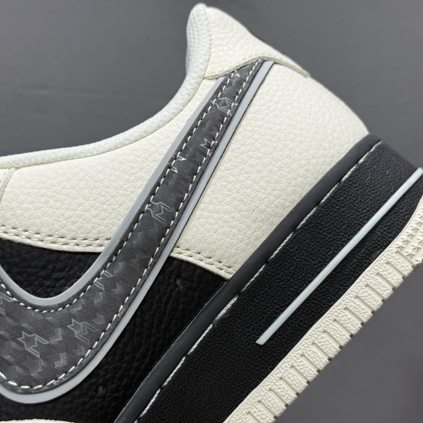 260 Nike Air Force 1 Low 07 x NIKE 白黑小勾满天星 XX3168-206-Chinese UA Cheap High Quatity Brand Clothes Bags handbags Sneakers wholesale wholesaler seller from China Factory suppliers Fashion Clothing Shoes best Quality Beautiful Price 260 Nike Air Force 1 Low 07 x NIKE 白黑小勾满天星 XX3168-206