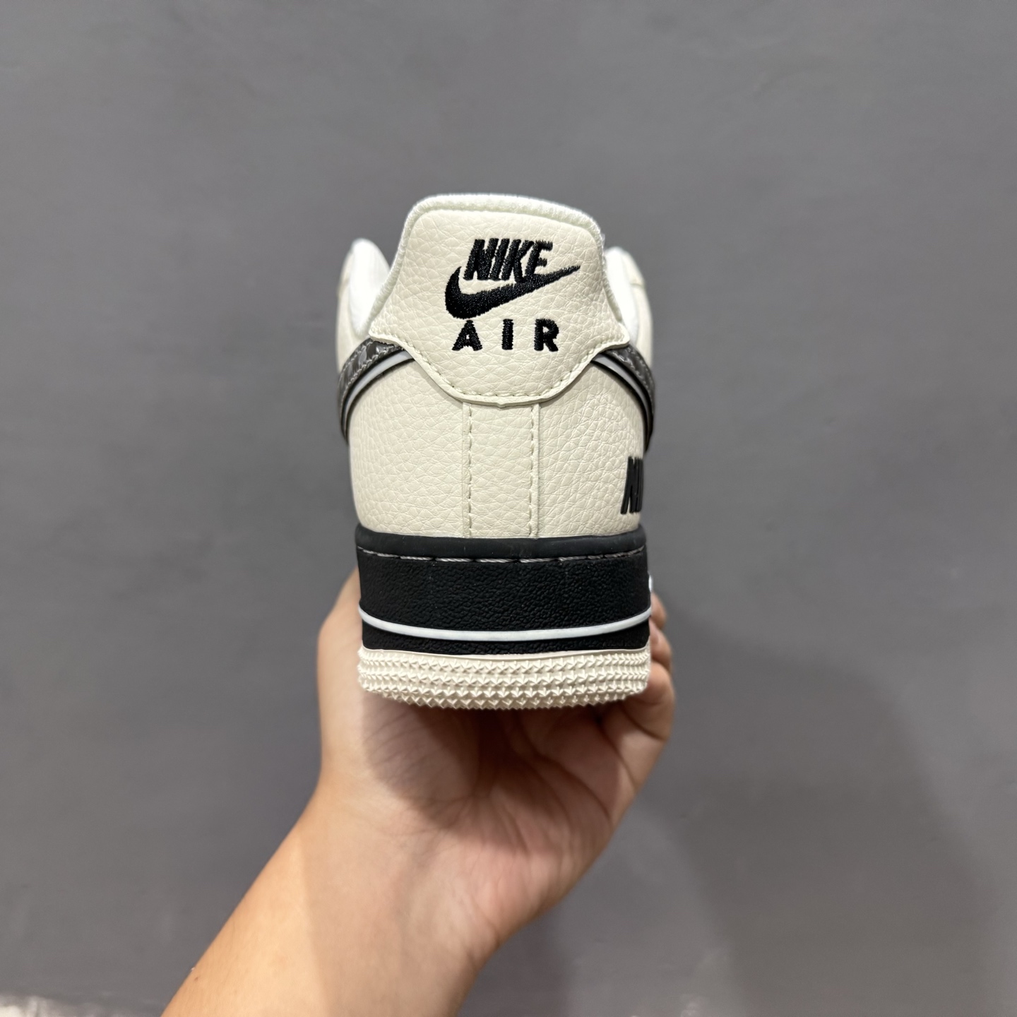 260 Nike Air Force 1 Low 07 x NIKE 白黑小勾满天星 XX3168-206-Chinese UA Cheap High Quatity Brand Clothes Bags handbags Sneakers wholesale wholesaler seller from China Factory suppliers Fashion Clothing Shoes best Quality Beautiful Price 260 Nike Air Force 1 Low 07 x NIKE 白黑小勾满天星 XX3168-206