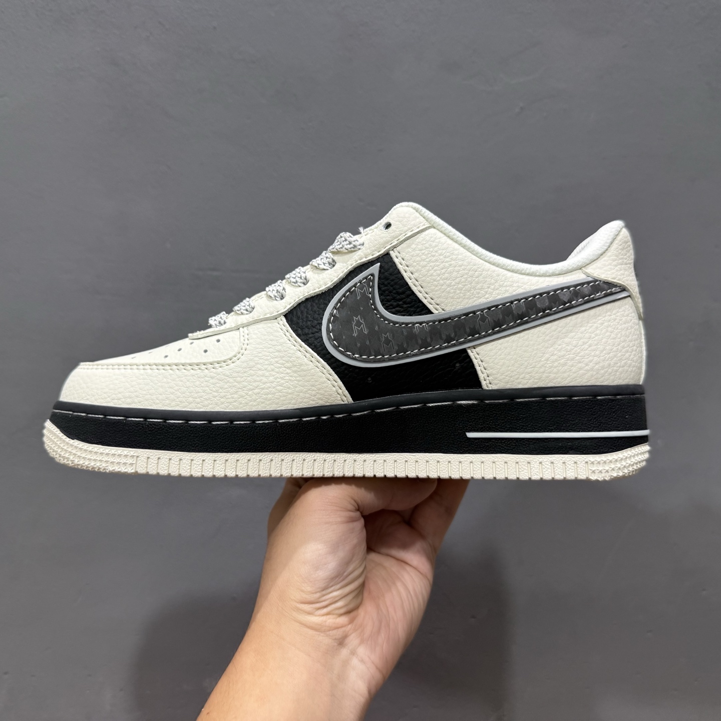 260 Nike Air Force 1 Low 07 x NIKE 白黑小勾满天星 XX3168-206-Chinese UA Cheap High Quatity Brand Clothes Bags handbags Sneakers wholesale wholesaler seller from China Factory suppliers Fashion Clothing Shoes best Quality Beautiful Price 260 Nike Air Force 1 Low 07 x NIKE 白黑小勾满天星 XX3168-206