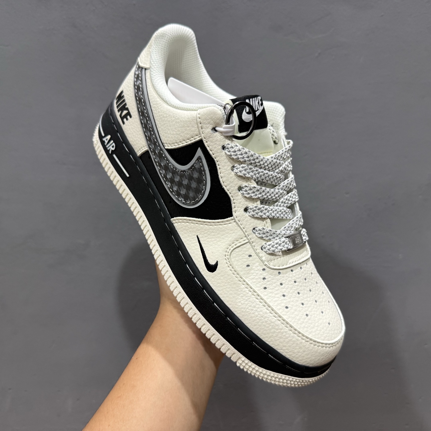 260 Nike Air Force 1 Low 07 x NIKE 白黑小勾满天星 XX3168-206-Chinese UA Cheap High Quatity Brand Clothes Bags handbags Sneakers wholesale wholesaler seller from China Factory suppliers Fashion Clothing Shoes best Quality Beautiful Price 260 Nike Air Force 1 Low 07 x NIKE 白黑小勾满天星 XX3168-206