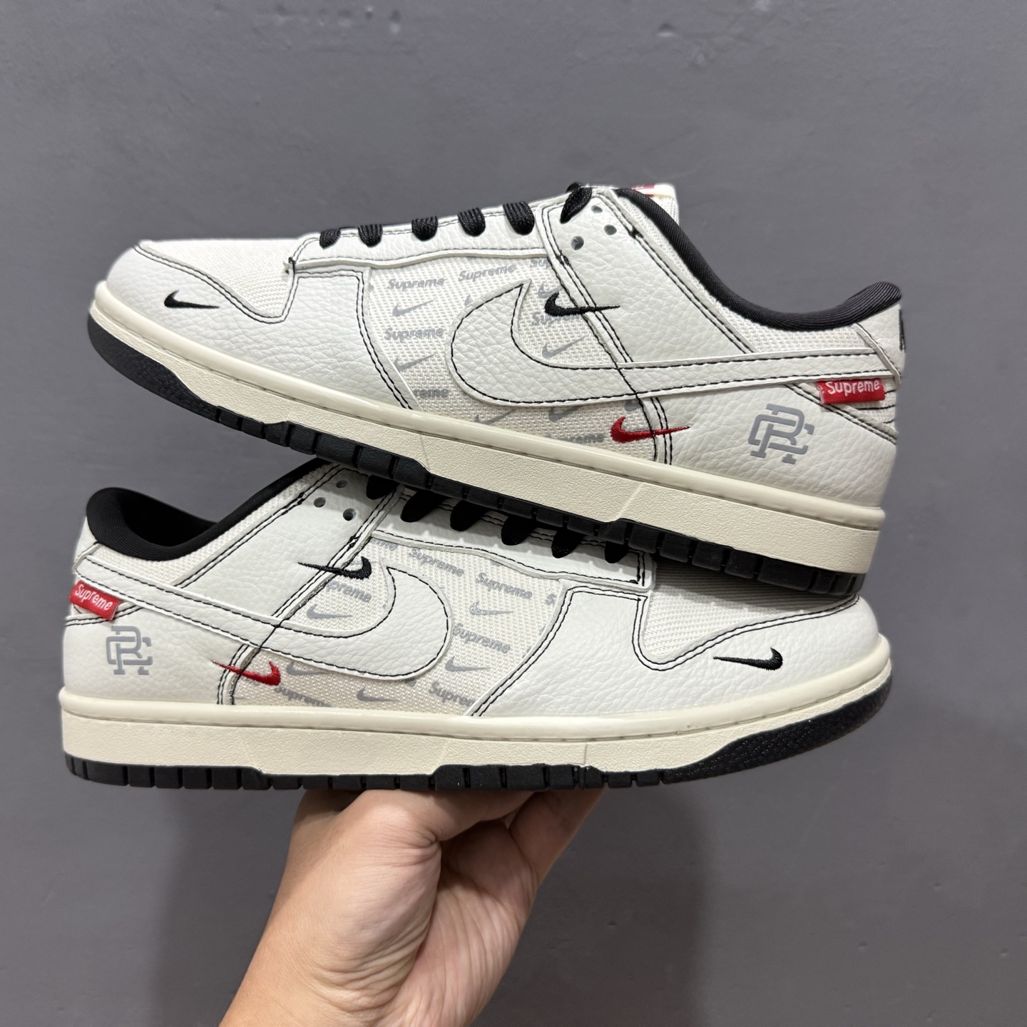 ¥280 Nike SB Dunk Low 联名 奶白织布三小勾 周年高端定制 低帮休闲板鞋 SC9207-424-Chinese UA Cheap High Quatity Brand Clothes Bags handbags Sneakers wholesale wholesaler seller from China Factory suppliers Fashion Clothing Shoes best Quality Beautiful Price ¥280 Nike SB Dunk Low 联名 奶白织布三小勾 周年高端定制 低帮休闲板鞋 SC9207-424