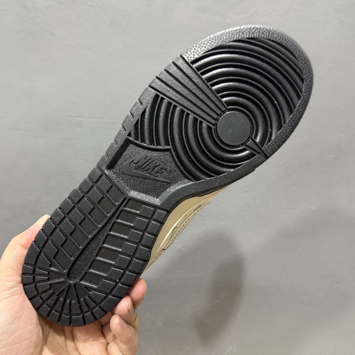 ¥280 Nike SB Dunk Low 联名 奶白织布三小勾 周年高端定制 低帮休闲板鞋 SC9207-424-Chinese UA Cheap High Quatity Brand Clothes Bags handbags Sneakers wholesale wholesaler seller from China Factory suppliers Fashion Clothing Shoes best Quality Beautiful Price ¥280 Nike SB Dunk Low 联名 奶白织布三小勾 周年高端定制 低帮休闲板鞋 SC9207-424