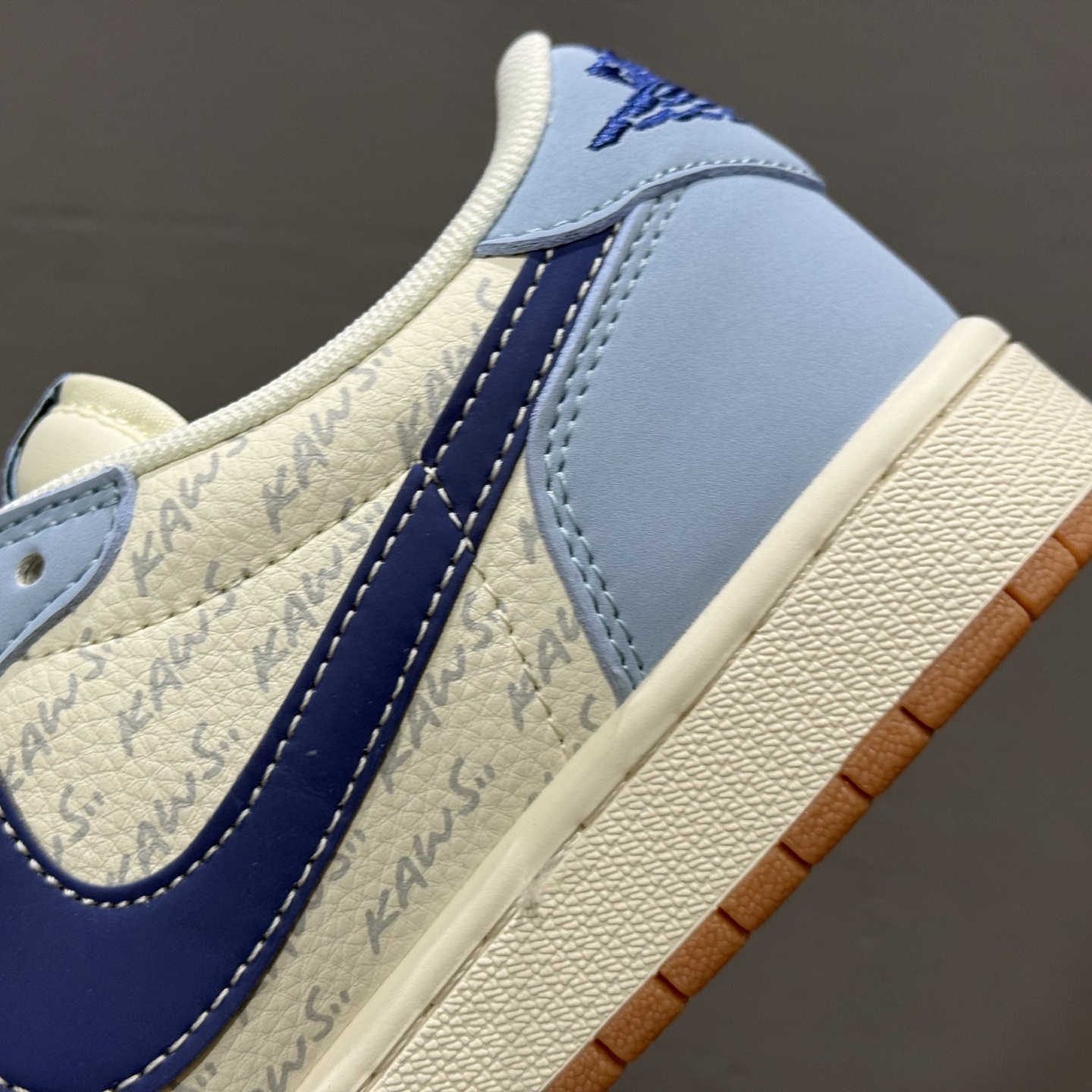 280 KAWS x Air Jordan 1 Low 双蓝生胶 ZH2598-164-Chinese UA Cheap High Quatity Brand Clothes Bags handbags Sneakers wholesale wholesaler seller from China Factory suppliers Fashion Clothing Shoes best Quality Beautiful Price 280 KAWS x Air Jordan 1 Low 双蓝生胶 ZH2598-164