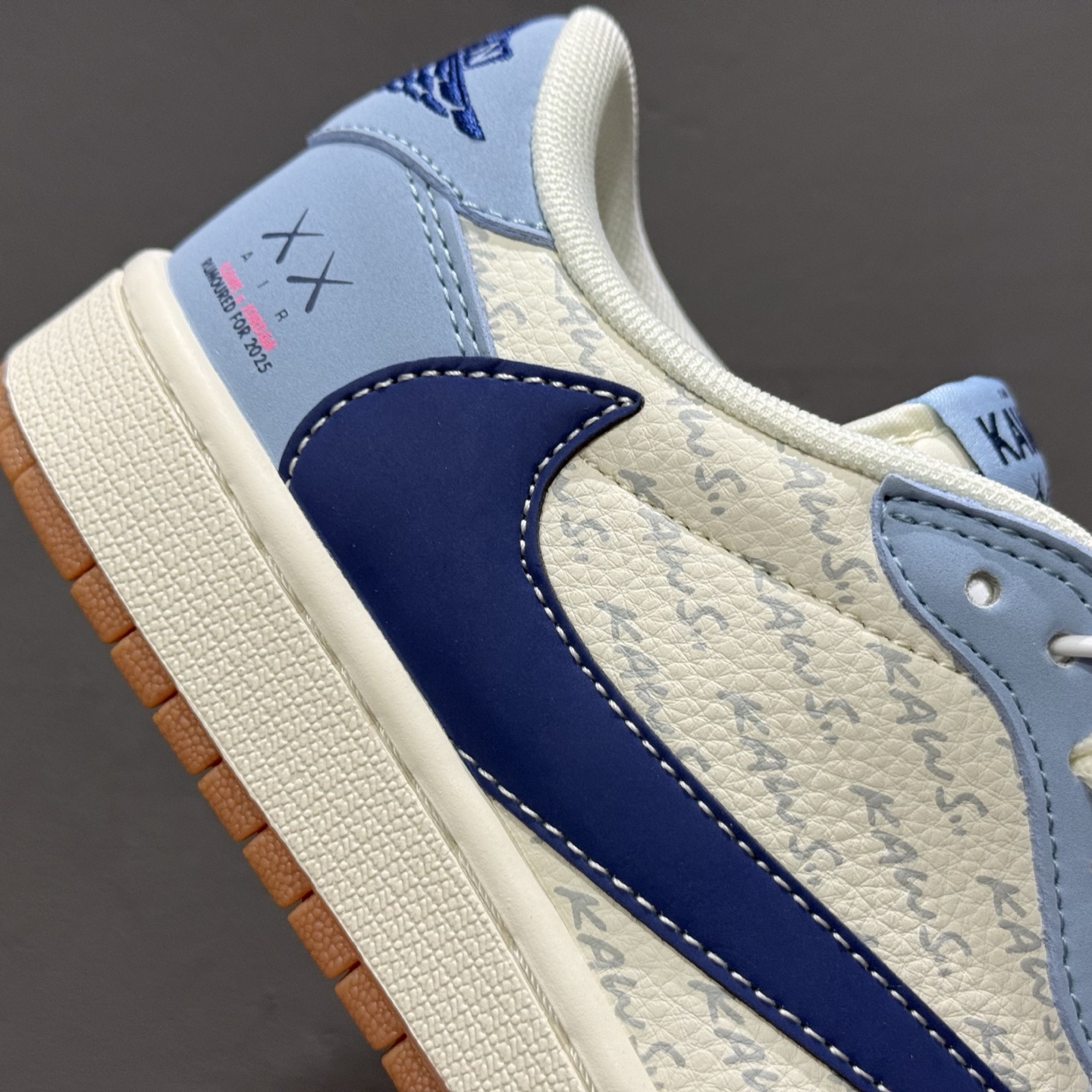 280 KAWS x Air Jordan 1 Low 双蓝生胶 ZH2598-164-Chinese UA Cheap High Quatity Brand Clothes Bags handbags Sneakers wholesale wholesaler seller from China Factory suppliers Fashion Clothing Shoes best Quality Beautiful Price 280 KAWS x Air Jordan 1 Low 双蓝生胶 ZH2598-164