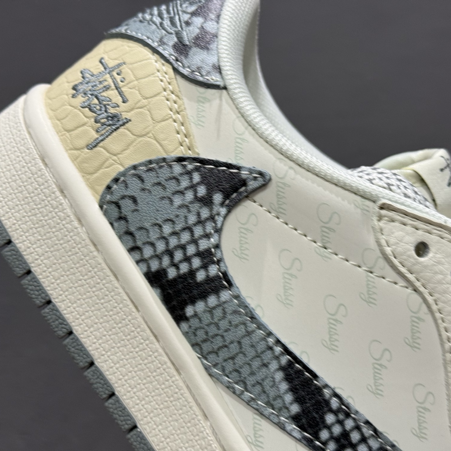 280 Stussy x Air Jordan 1 Low 灰黄蛇纹 XS7089-621-Chinese UA Cheap High Quatity Brand Clothes Bags handbags Sneakers wholesale wholesaler seller from China Factory suppliers Fashion Clothing Shoes best Quality Beautiful Price 280 Stussy x Air Jordan 1 Low 灰黄蛇纹 XS7089-621