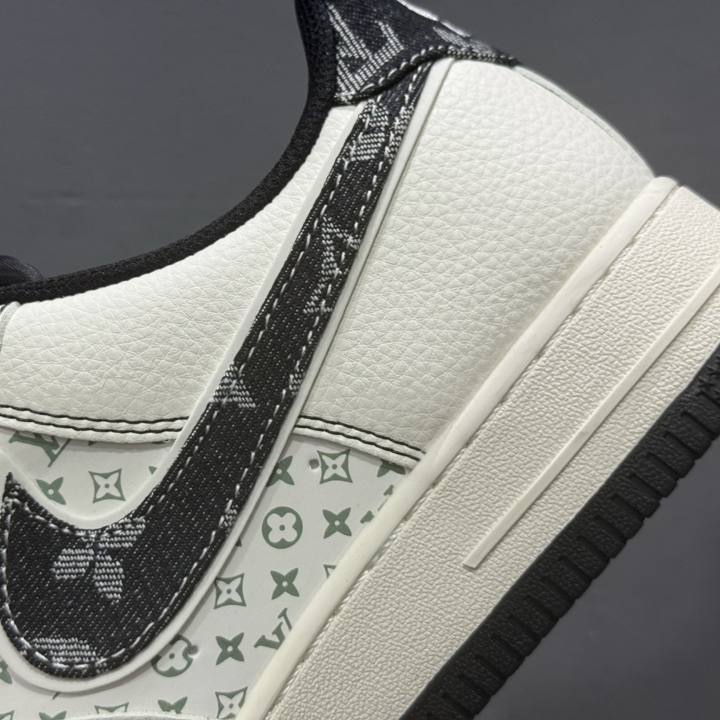 ¥260 Nike Air Force 1'07 Low LV联名 双拼黑牛仔 空军一号低帮休闲板鞋 YX5066-341-Chinese UA Cheap High Quatity Brand Clothes Bags handbags Sneakers wholesale wholesaler seller from China Factory suppliers Fashion Clothing Shoes best Quality Beautiful Price ¥260 Nike Air Force 1'07 Low LV联名 双拼黑牛仔 空军一号低帮休闲板鞋 YX5066-341