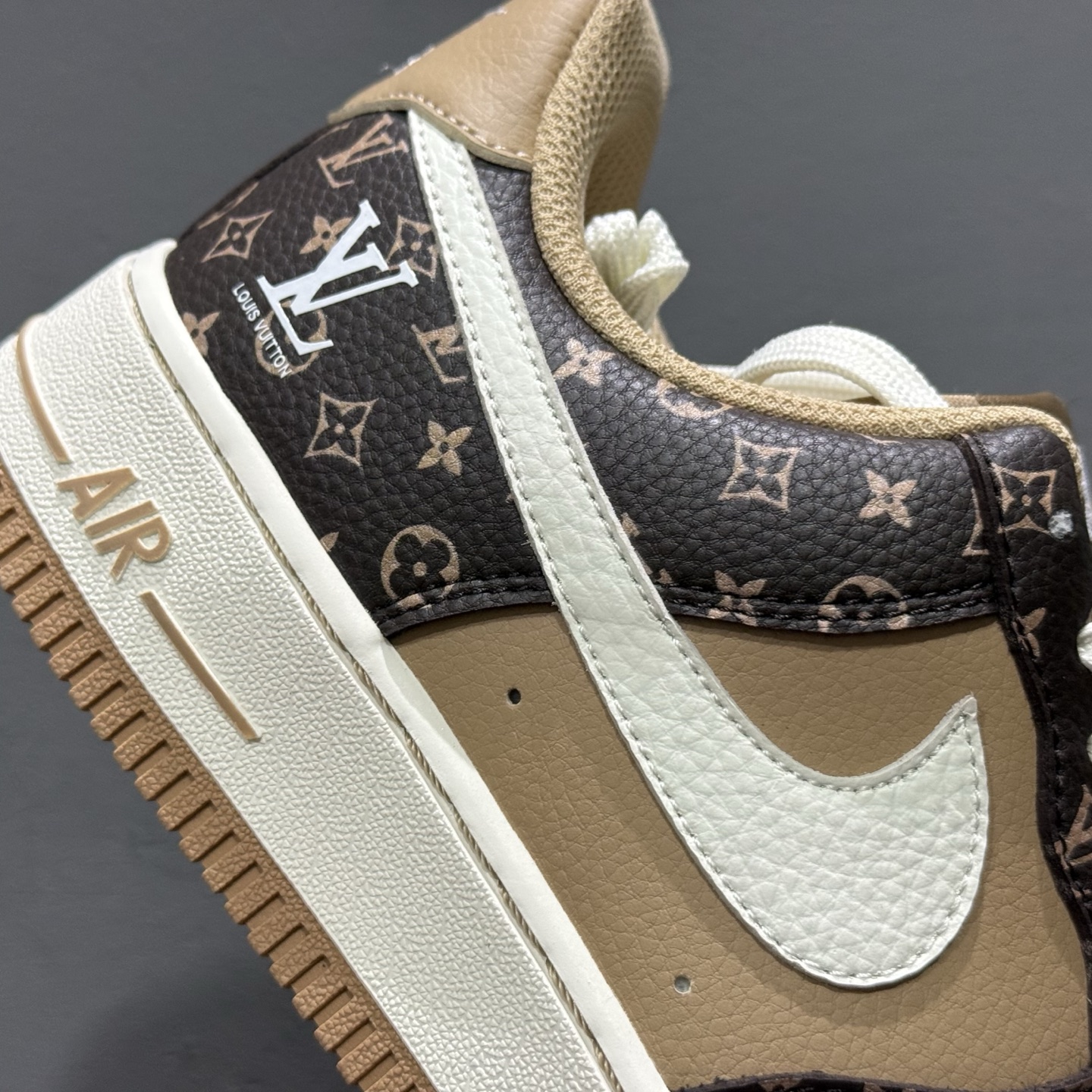 260 独家实拍 Nike Air Force 1‘07 Low 古驰联名 白红绿 空军一号低帮休闲板鞋 LW9279-012-Chinese UA Cheap High Quatity Brand Clothes Bags handbags Sneakers wholesale wholesaler seller from China Factory suppliers Fashion Clothing Shoes best Quality Beautiful Price 260 独家实拍 Nike Air Force 1‘07 Low 古驰联名 白红绿 空军一号低帮休闲板鞋 LW9279-012