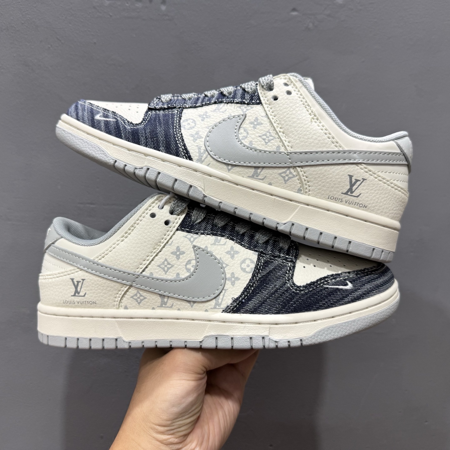 280 Nike Air Dunk LOW 1“LV联名-牛仔蓝灰勾 ”经典牛仔蓝搭配 满天星鞋带 JP1628-018-Chinese UA Cheap High Quatity Brand Clothes Bags handbags Sneakers wholesale wholesaler seller from China Factory suppliers Fashion Clothing Shoes best Quality Beautiful Price 280 Nike Air Dunk LOW 1“LV联名-牛仔蓝灰勾 ”经典牛仔蓝搭配 满天星鞋带 JP1628-018