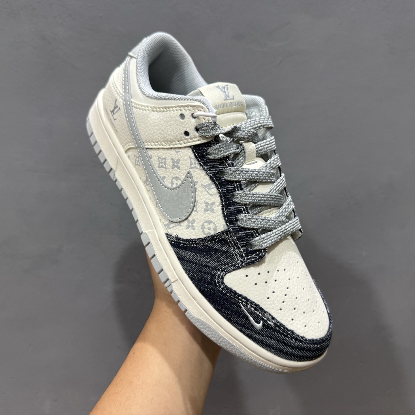 280 Nike Air Dunk LOW 1“LV联名-牛仔蓝灰勾 ”经典牛仔蓝搭配 满天星鞋带 JP1628-018-Chinese UA Cheap High Quatity Brand Clothes Bags handbags Sneakers wholesale wholesaler seller from China Factory suppliers Fashion Clothing Shoes best Quality Beautiful Price 280 Nike Air Dunk LOW 1“LV联名-牛仔蓝灰勾 ”经典牛仔蓝搭配 满天星鞋带 JP1628-018