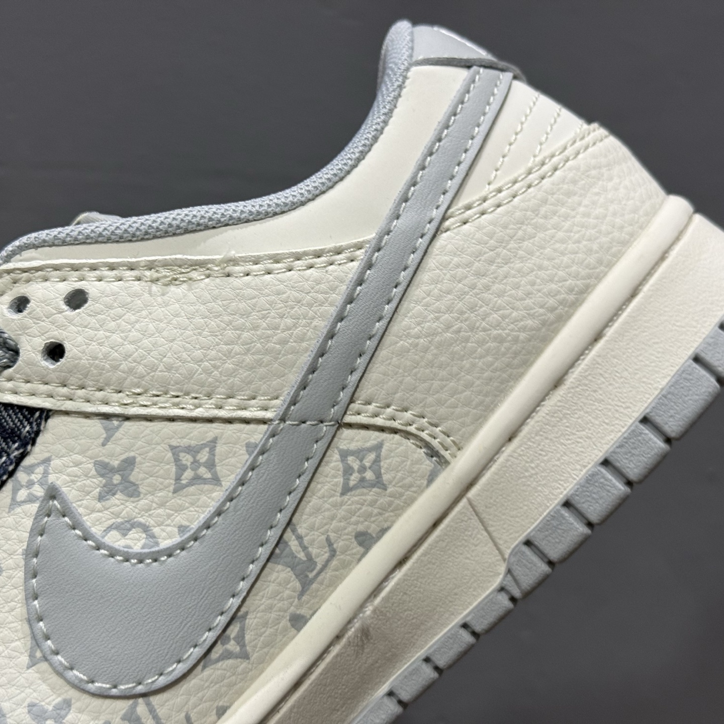 280 Nike Air Dunk LOW 1“LV联名-牛仔蓝灰勾 ”经典牛仔蓝搭配 满天星鞋带 JP1628-018-Chinese UA Cheap High Quatity Brand Clothes Bags handbags Sneakers wholesale wholesaler seller from China Factory suppliers Fashion Clothing Shoes best Quality Beautiful Price 280 Nike Air Dunk LOW 1“LV联名-牛仔蓝灰勾 ”经典牛仔蓝搭配 满天星鞋带 JP1628-018