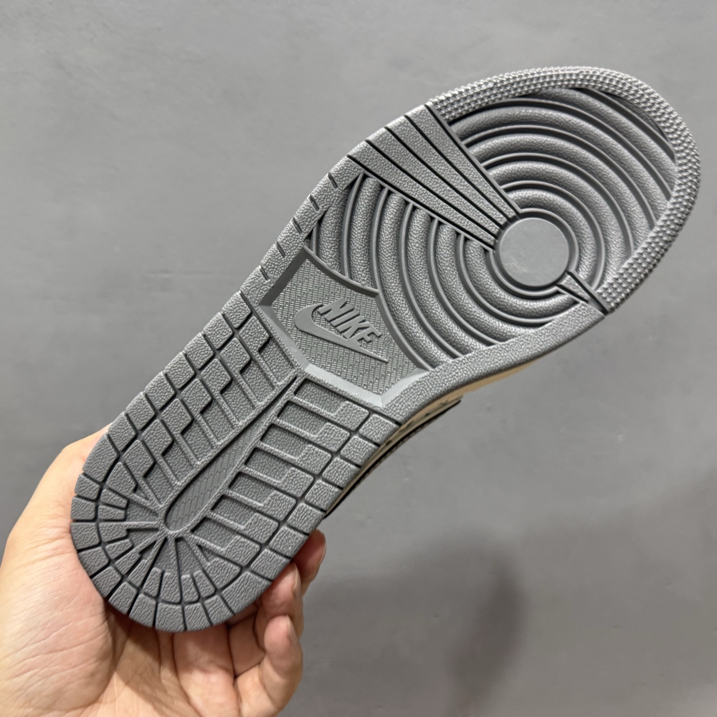 280 XC版Travis Scott x Fragment Design x Air Jordan 1 Low OG SP AJ1 乔1 LV联名 灰红标 低帮文化休闲板鞋 YX5066-336-Chinese UA Cheap High Quatity Brand Clothes Bags handbags Sneakers wholesale wholesaler seller from China Factory suppliers Fashion Clothing Shoes best Quality Beautiful Price 280 XC版Travis Scott x Fragment Design x Air Jordan 1 Low OG SP AJ1 乔1 LV联名 灰红标 低帮文化休闲板鞋 YX5066-336