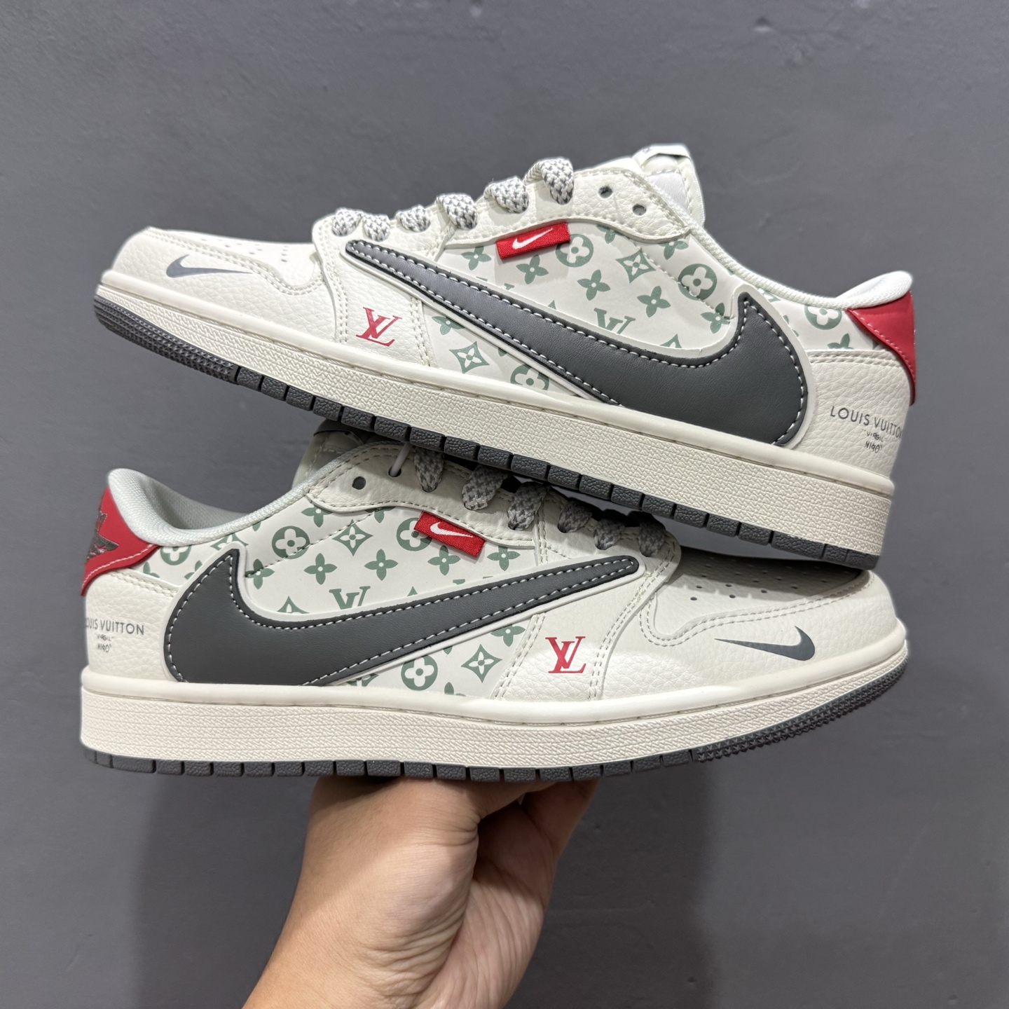 280 XC版Travis Scott x Fragment Design x Air Jordan 1 Low OG SP AJ1 乔1 LV联名 灰红标 低帮文化休闲板鞋 YX5066-336-Chinese UA Cheap High Quatity Brand Clothes Bags handbags Sneakers wholesale wholesaler seller from China Factory suppliers Fashion Clothing Shoes best Quality Beautiful Price 280 XC版Travis Scott x Fragment Design x Air Jordan 1 Low OG SP AJ1 乔1 LV联名 灰红标 低帮文化休闲板鞋 YX5066-336
