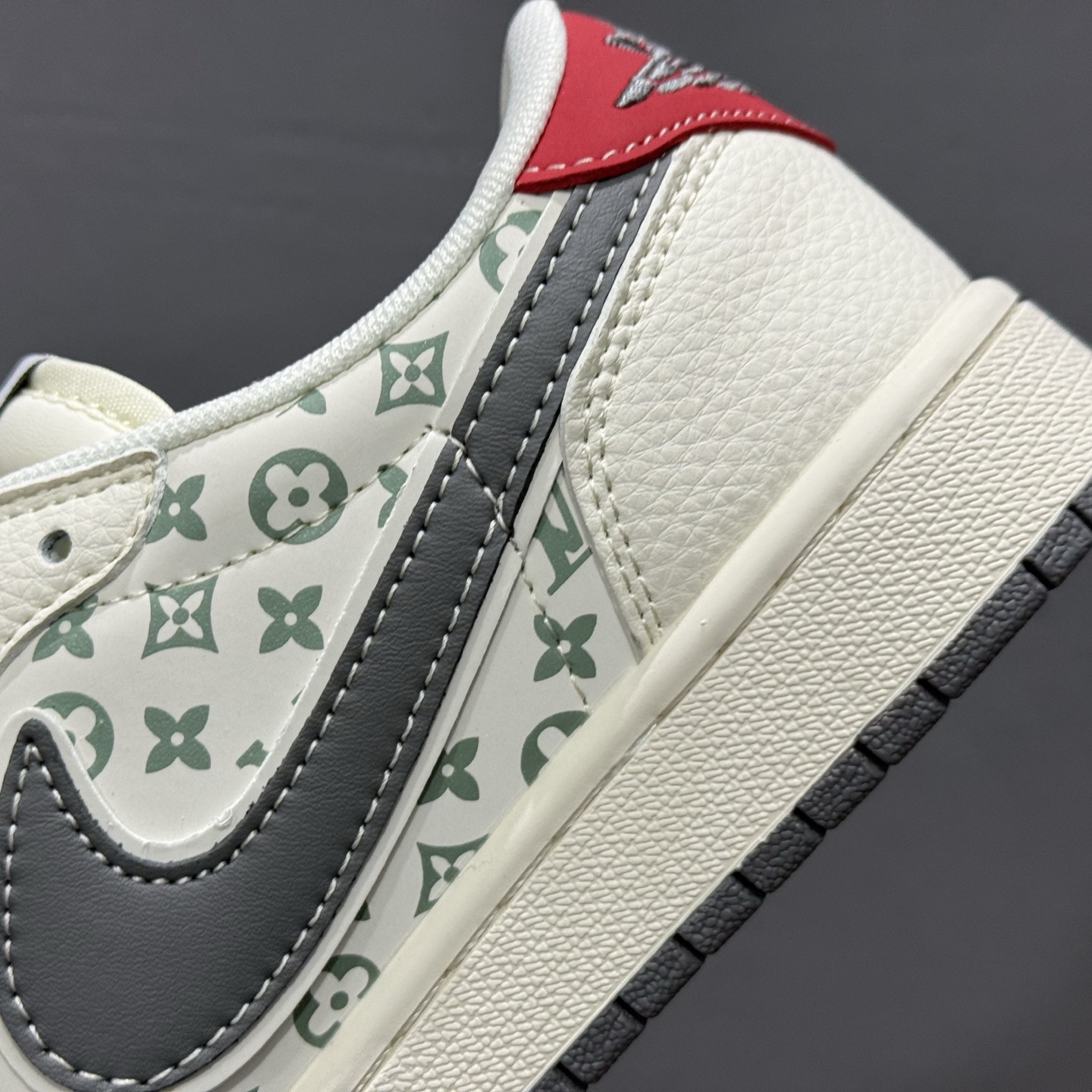 280 XC版Travis Scott x Fragment Design x Air Jordan 1 Low OG SP AJ1 乔1 LV联名 灰红标 低帮文化休闲板鞋 YX5066-336-Chinese UA Cheap High Quatity Brand Clothes Bags handbags Sneakers wholesale wholesaler seller from China Factory suppliers Fashion Clothing Shoes best Quality Beautiful Price 280 XC版Travis Scott x Fragment Design x Air Jordan 1 Low OG SP AJ1 乔1 LV联名 灰红标 低帮文化休闲板鞋 YX5066-336