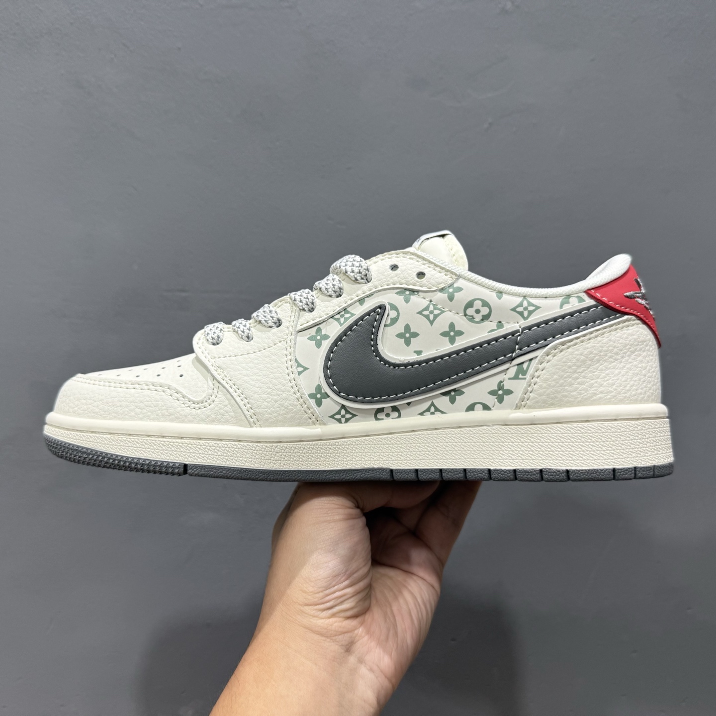 280 XC版Travis Scott x Fragment Design x Air Jordan 1 Low OG SP AJ1 乔1 LV联名 灰红标 低帮文化休闲板鞋 YX5066-336-Chinese UA Cheap High Quatity Brand Clothes Bags handbags Sneakers wholesale wholesaler seller from China Factory suppliers Fashion Clothing Shoes best Quality Beautiful Price 280 XC版Travis Scott x Fragment Design x Air Jordan 1 Low OG SP AJ1 乔1 LV联名 灰红标 低帮文化休闲板鞋 YX5066-336