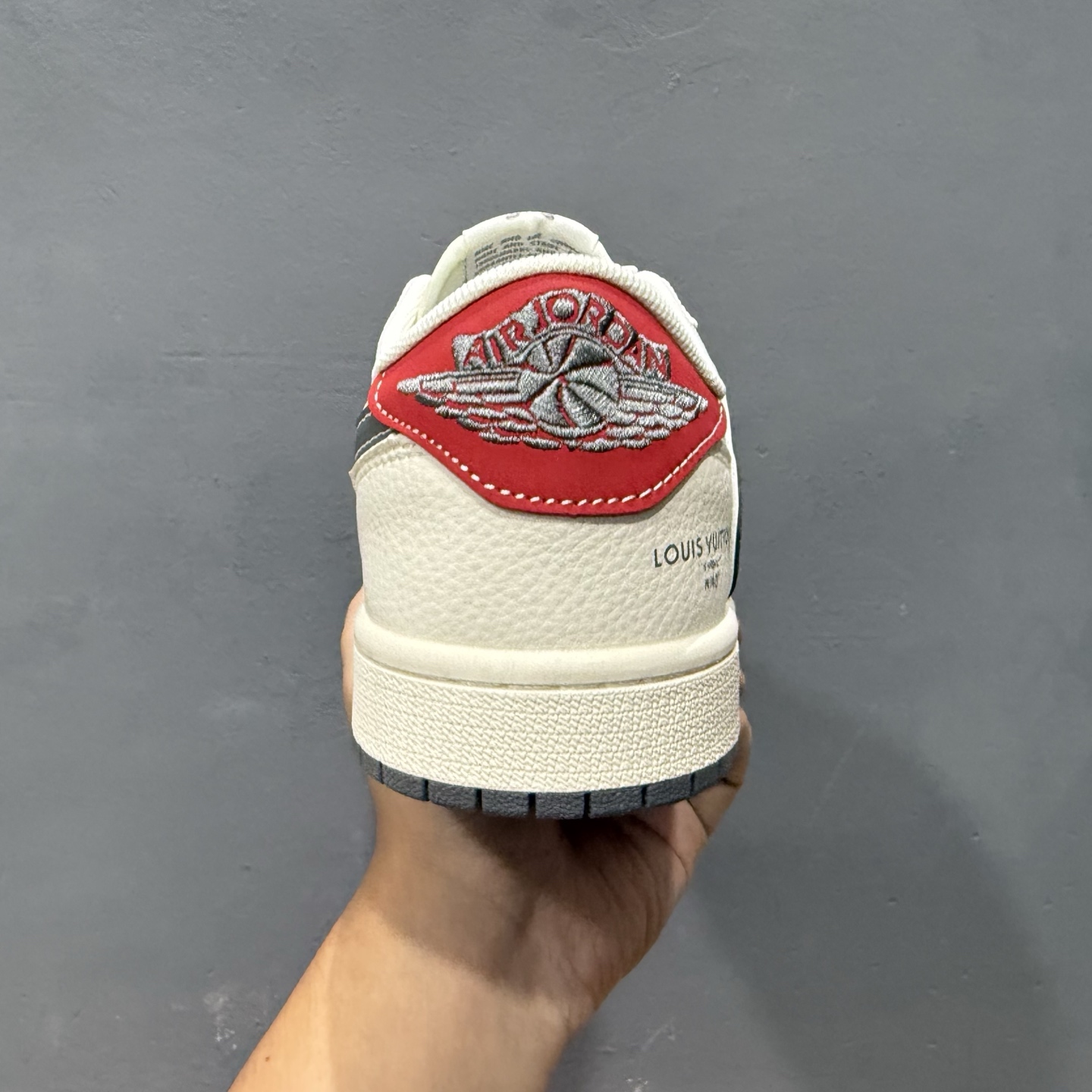 280 XC版Travis Scott x Fragment Design x Air Jordan 1 Low OG SP AJ1 乔1 LV联名 灰红标 低帮文化休闲板鞋 YX5066-336-Chinese UA Cheap High Quatity Brand Clothes Bags handbags Sneakers wholesale wholesaler seller from China Factory suppliers Fashion Clothing Shoes best Quality Beautiful Price 280 XC版Travis Scott x Fragment Design x Air Jordan 1 Low OG SP AJ1 乔1 LV联名 灰红标 低帮文化休闲板鞋 YX5066-336