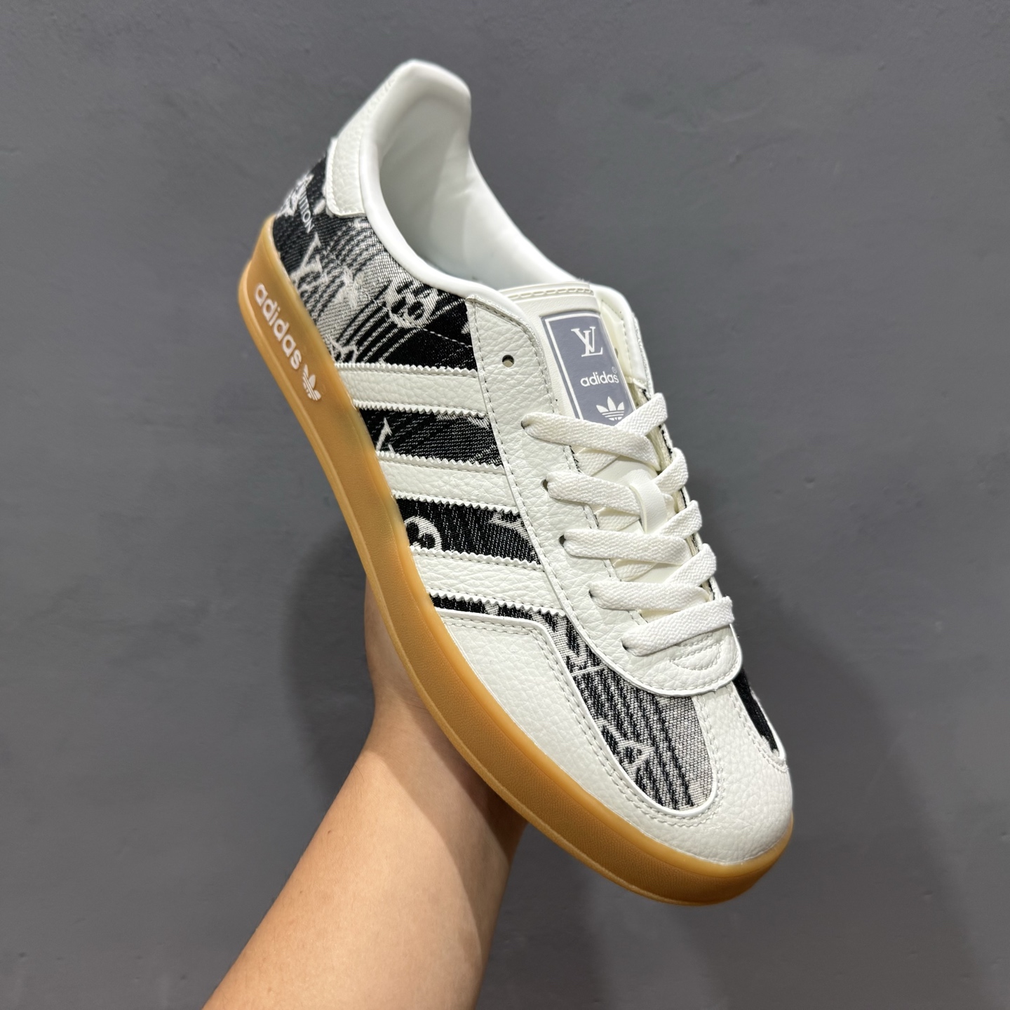 220 SC版AD SAMBA OG x Louis Vuitton 白黑休闲板鞋 SC9207-730