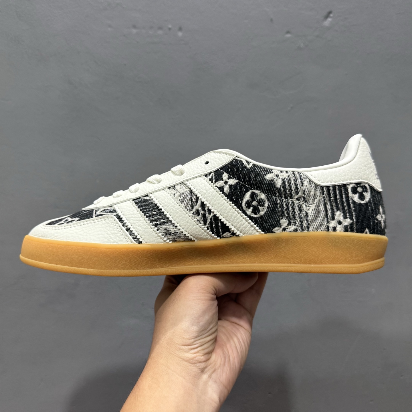 220 SC版AD SAMBA OG x Louis Vuitton 白黑休闲板鞋 SC9207-730