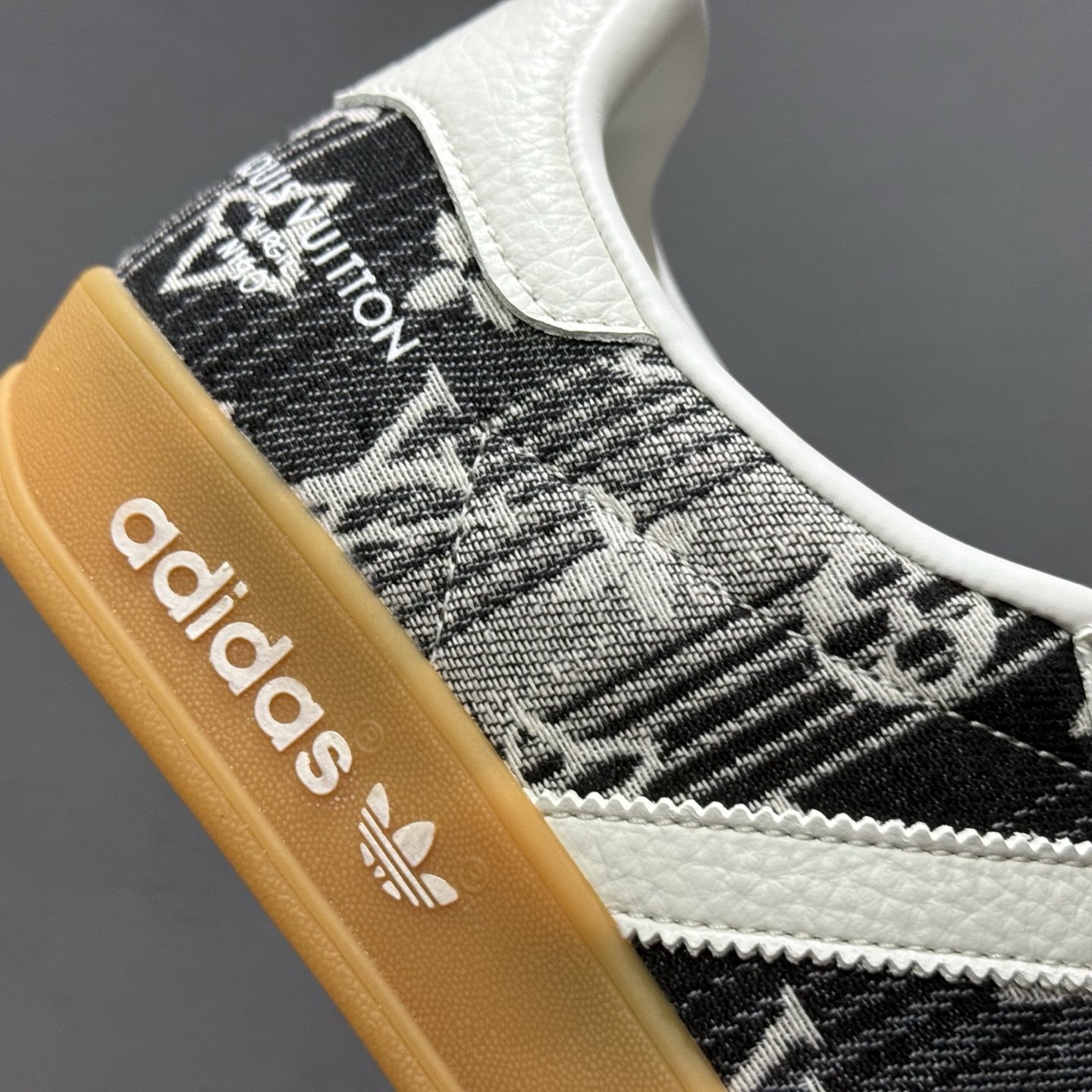 220 SC版AD SAMBA OG x Louis Vuitton 白黑休闲板鞋 SC9207-730
