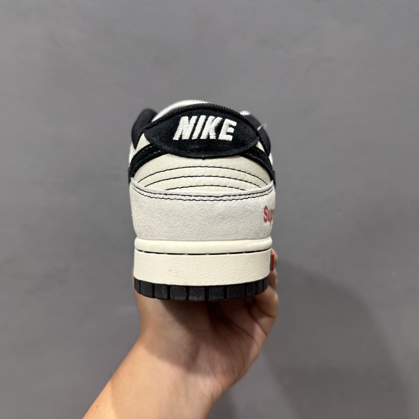 220 Nike SB Dunk Low Supreme联名 MM1089-019-Chinese UA Cheap High Quatity Brand Clothes Bags handbags Sneakers wholesale wholesaler seller from China Factory suppliers Fashion Clothing Shoes best Quality Beautiful Price 220 Nike SB Dunk Low Supreme联名 MM1089-019