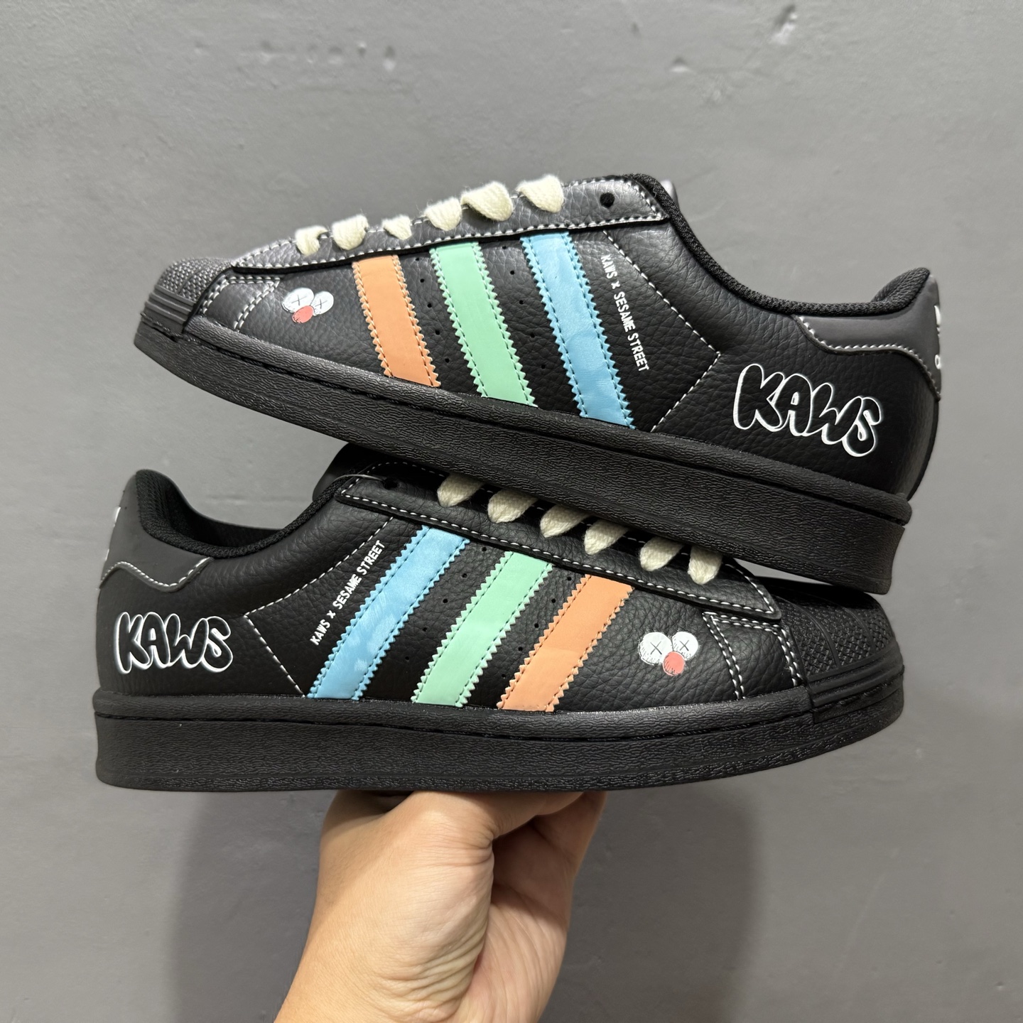 240 ＃纯原 CLOT x AD Originals Supertar#贝壳头KAWS联名限定 贴合柔软皮料蓝绿橙三道杠配色 BZ2533