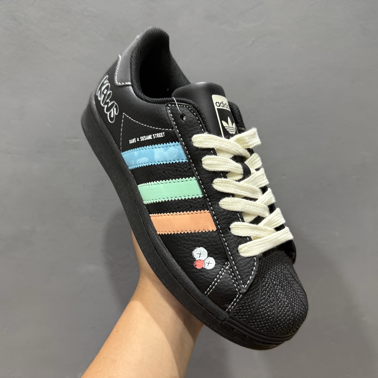 240 ＃纯原 CLOT x AD Originals Supertar#贝壳头KAWS联名限定 贴合柔软皮料蓝绿橙三道杠配色 BZ2533