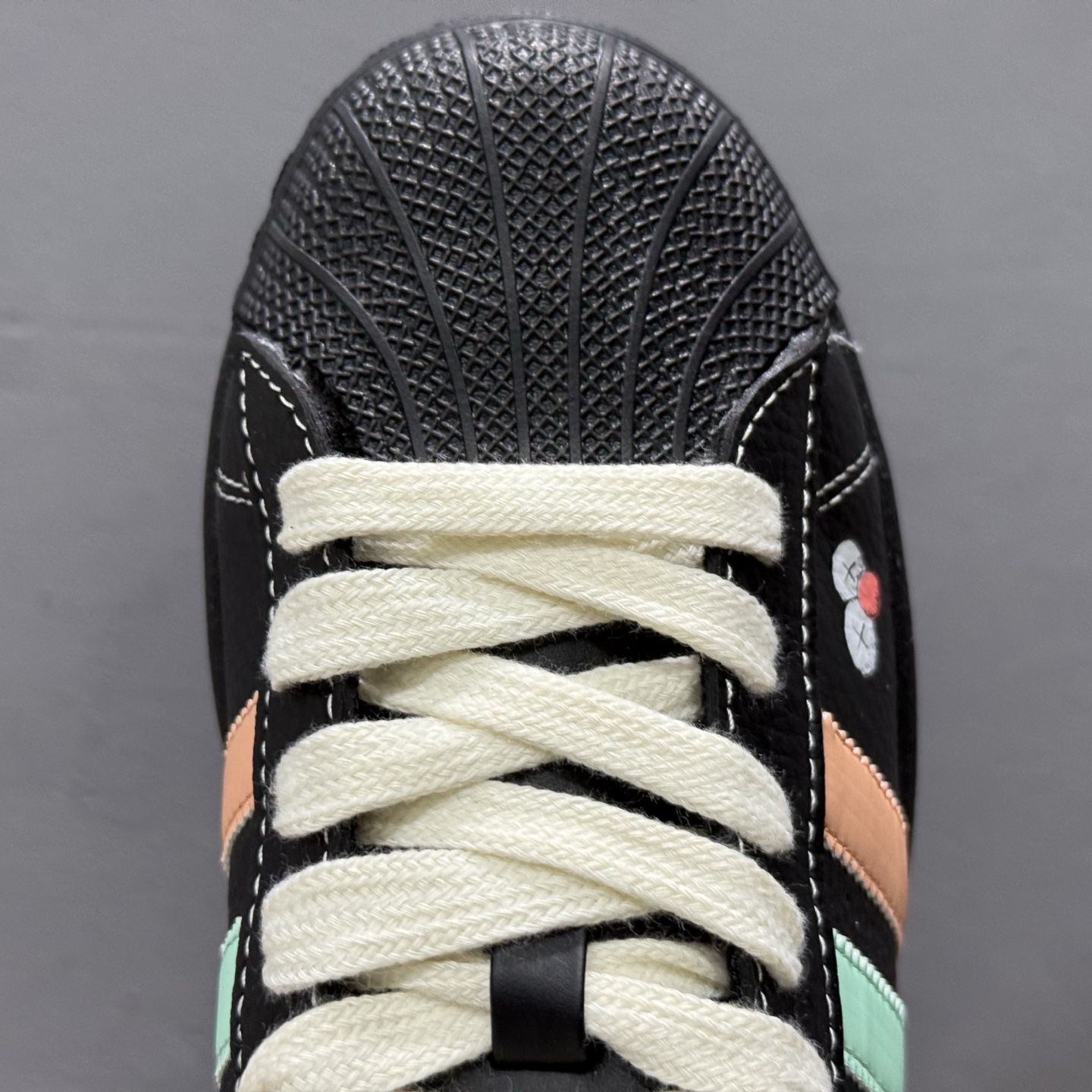 240 ＃纯原 CLOT x AD Originals Supertar#贝壳头KAWS联名限定 贴合柔软皮料蓝绿橙三道杠配色 BZ2533