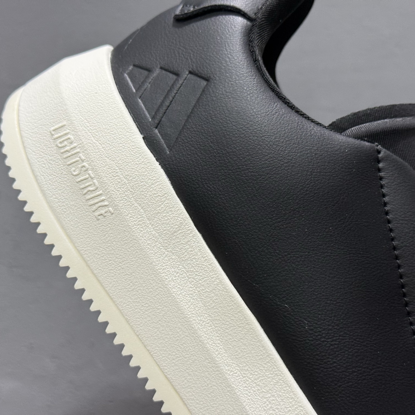 200 AD Labcourt 百搭休闲轻松舒适耐磨透气低帮板鞋 JQ2301