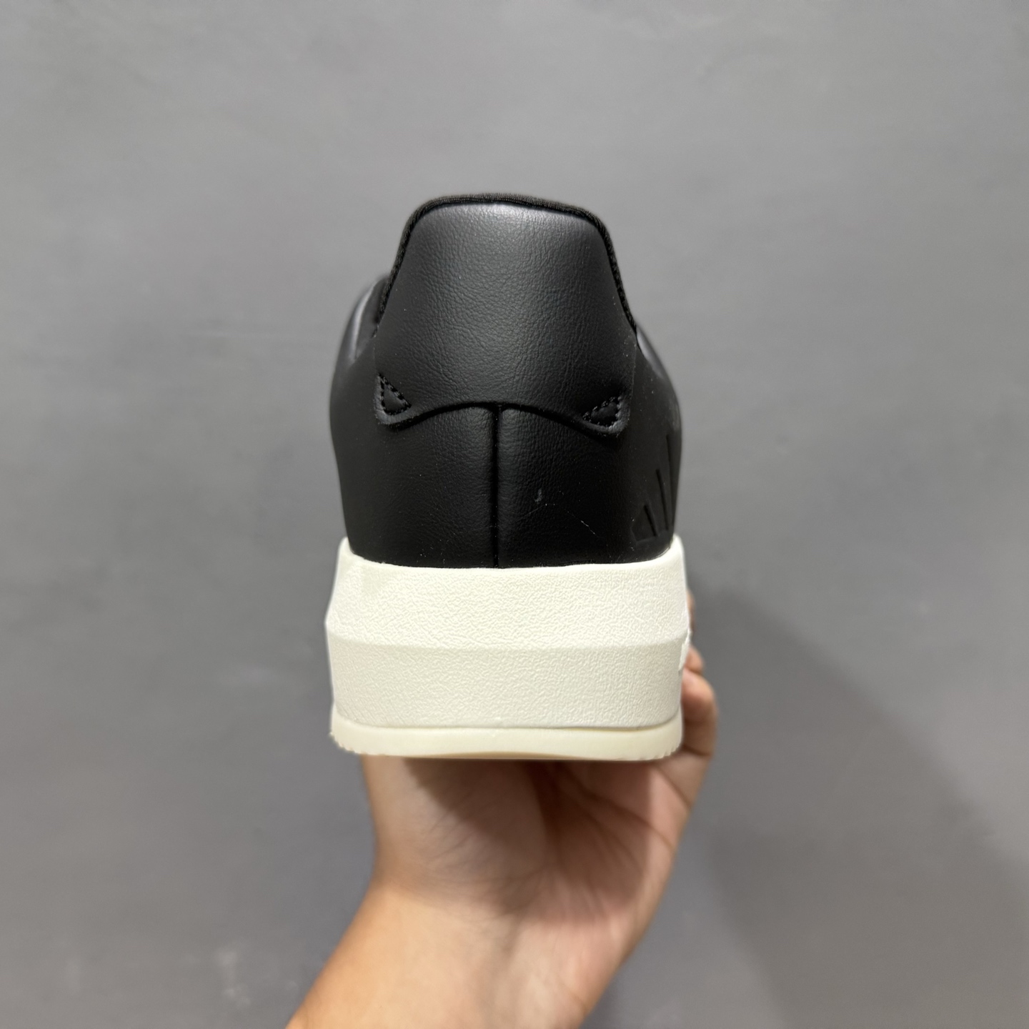 200 AD Labcourt 百搭休闲轻松舒适耐磨透气低帮板鞋 JQ2301