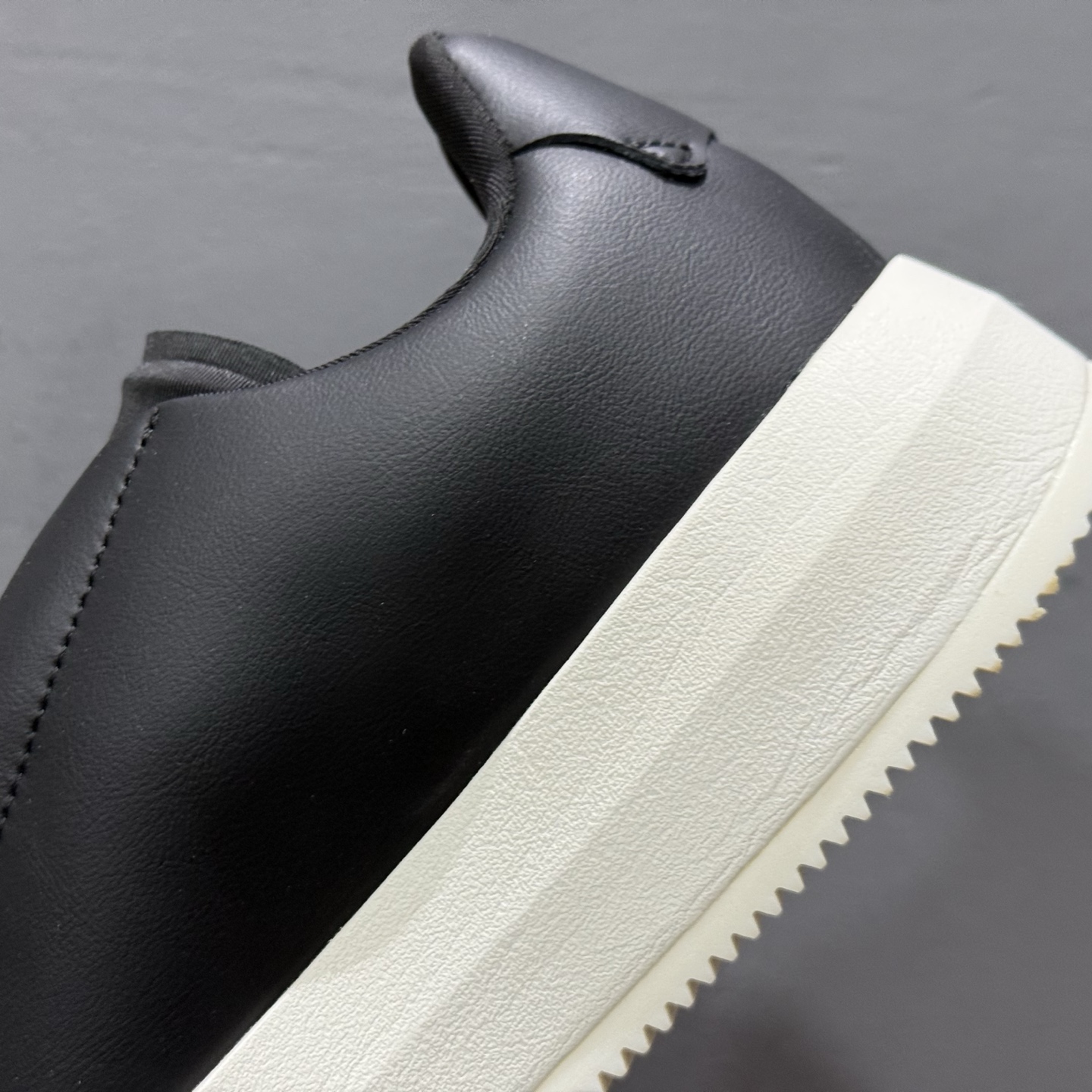 200 AD Labcourt 百搭休闲轻松舒适耐磨透气低帮板鞋 JQ2301