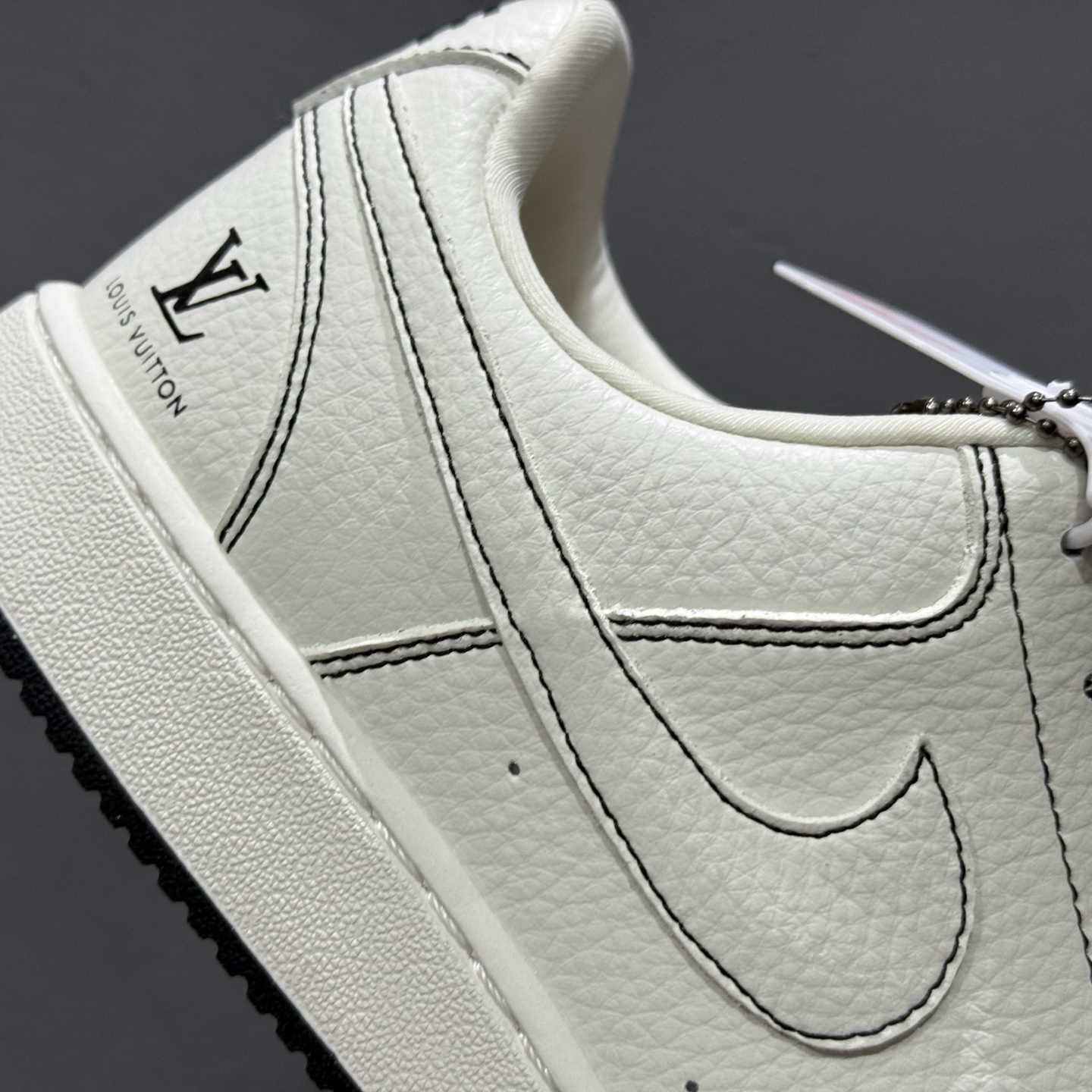 260 Nike Air Force 1'07 LV 联名 米白黑 CS5288-016