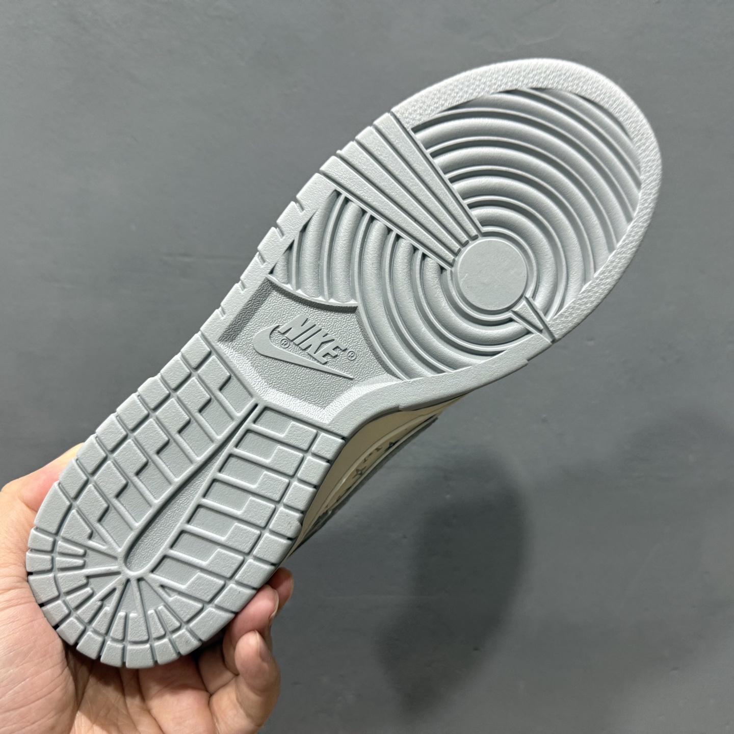 280 SC版Nike SB Dunk Low x Louis Vuitton 灰白 SC9207-426