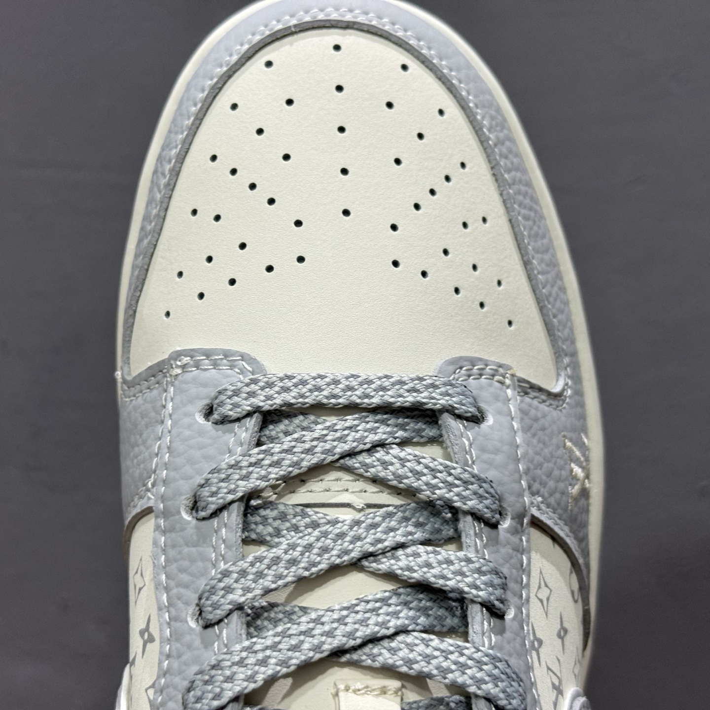280 SC版Nike SB Dunk Low x Louis Vuitton 灰白 SC9207-426