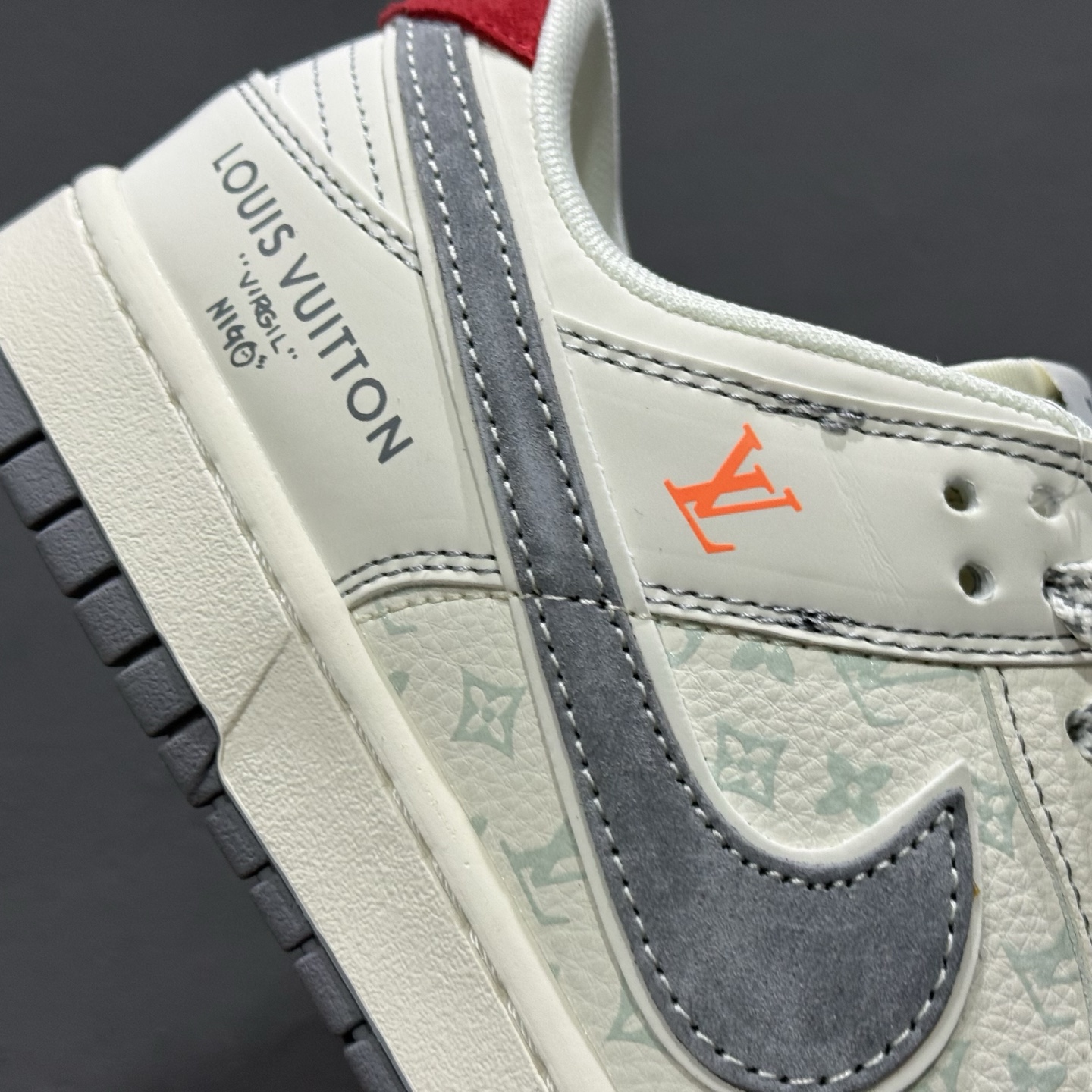 280 Nike SB Dunk Low LV 灰勾底红尾 周年高端定制 低帮休闲板鞋 YX5066-360-Chinese UA Cheap High Quatity Brand Clothes Bags handbags Sneakers wholesale wholesaler seller from China Factory suppliers Fashion Clothing Shoes best Quality Beautiful Price 280 Nike SB Dunk Low LV 灰勾底红尾 周年高端定制 低帮休闲板鞋 YX5066-360